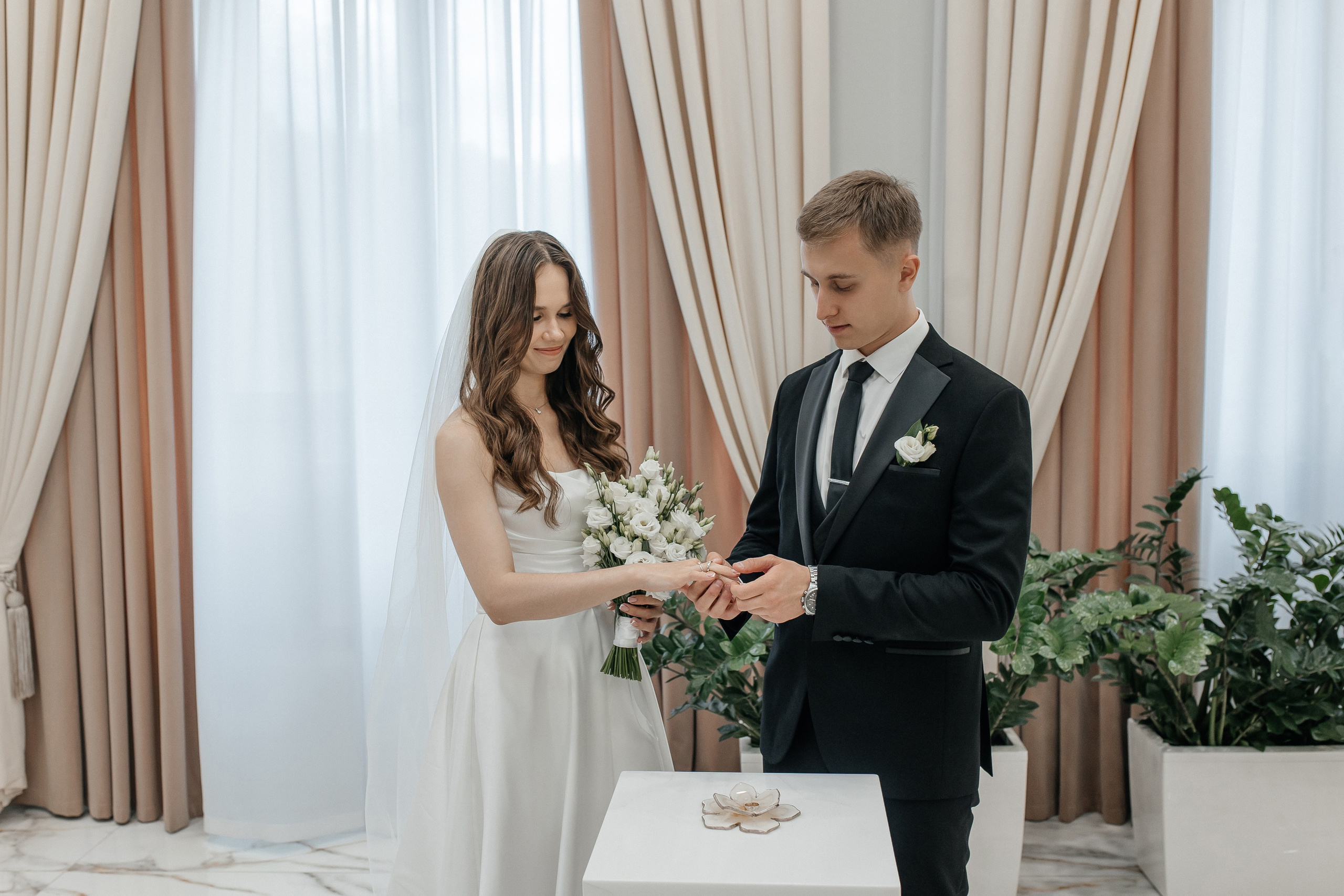 Регистрация брака в Шипиловском дворце бракосочетания. Свадебный фотограф в Москве Дарья Олендарёва