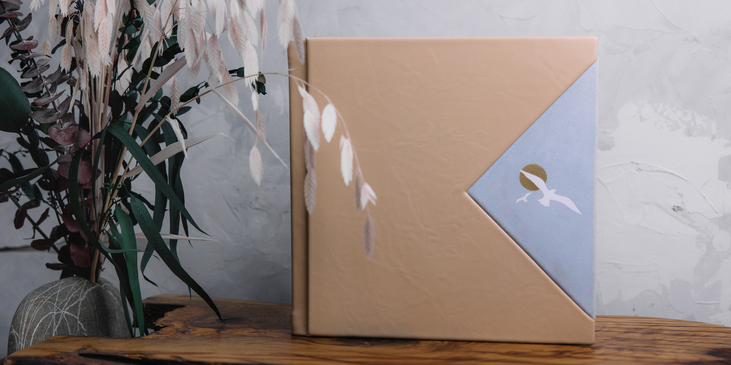 Фотокнига серий крокус из кожи замши