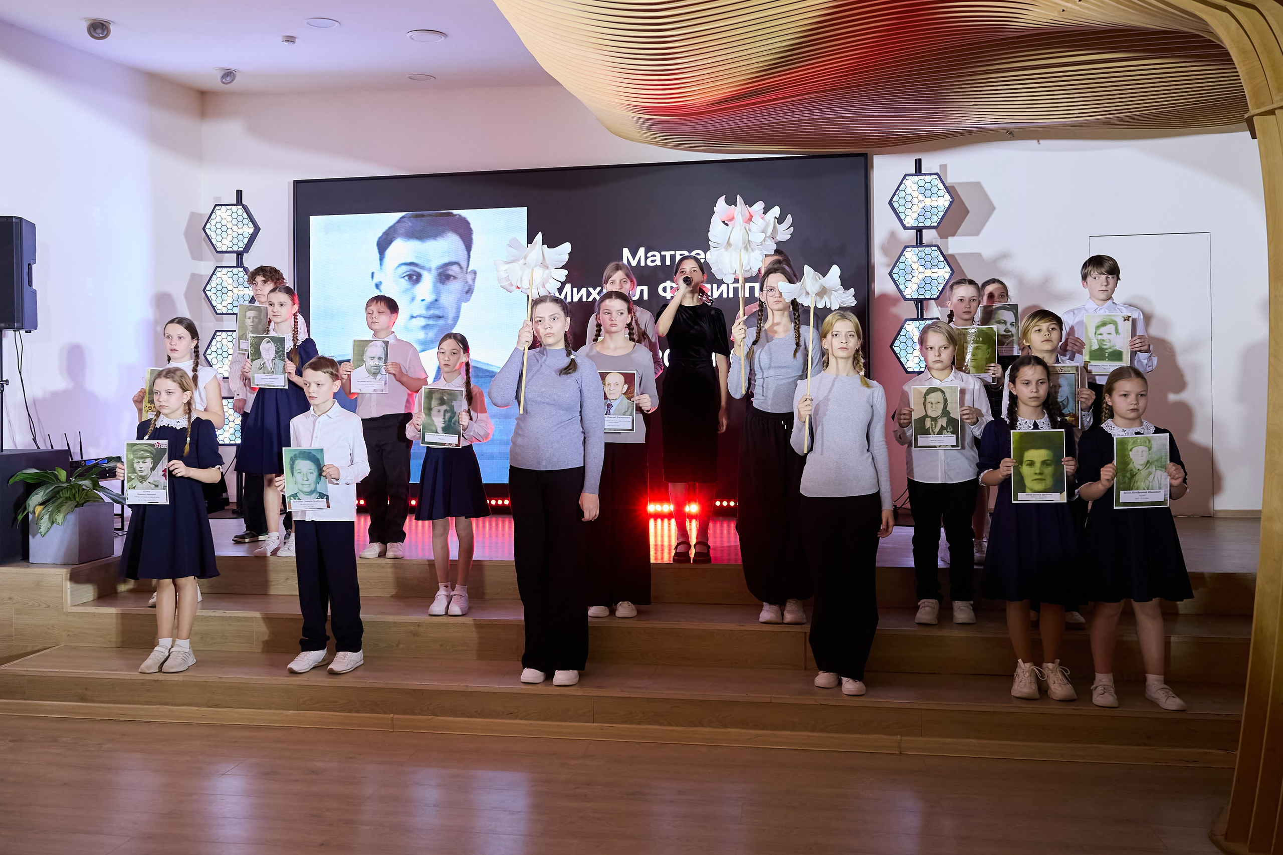 Спектакль Помним! Дети войны. Светлана Родионова — фотограф спортивный и не только