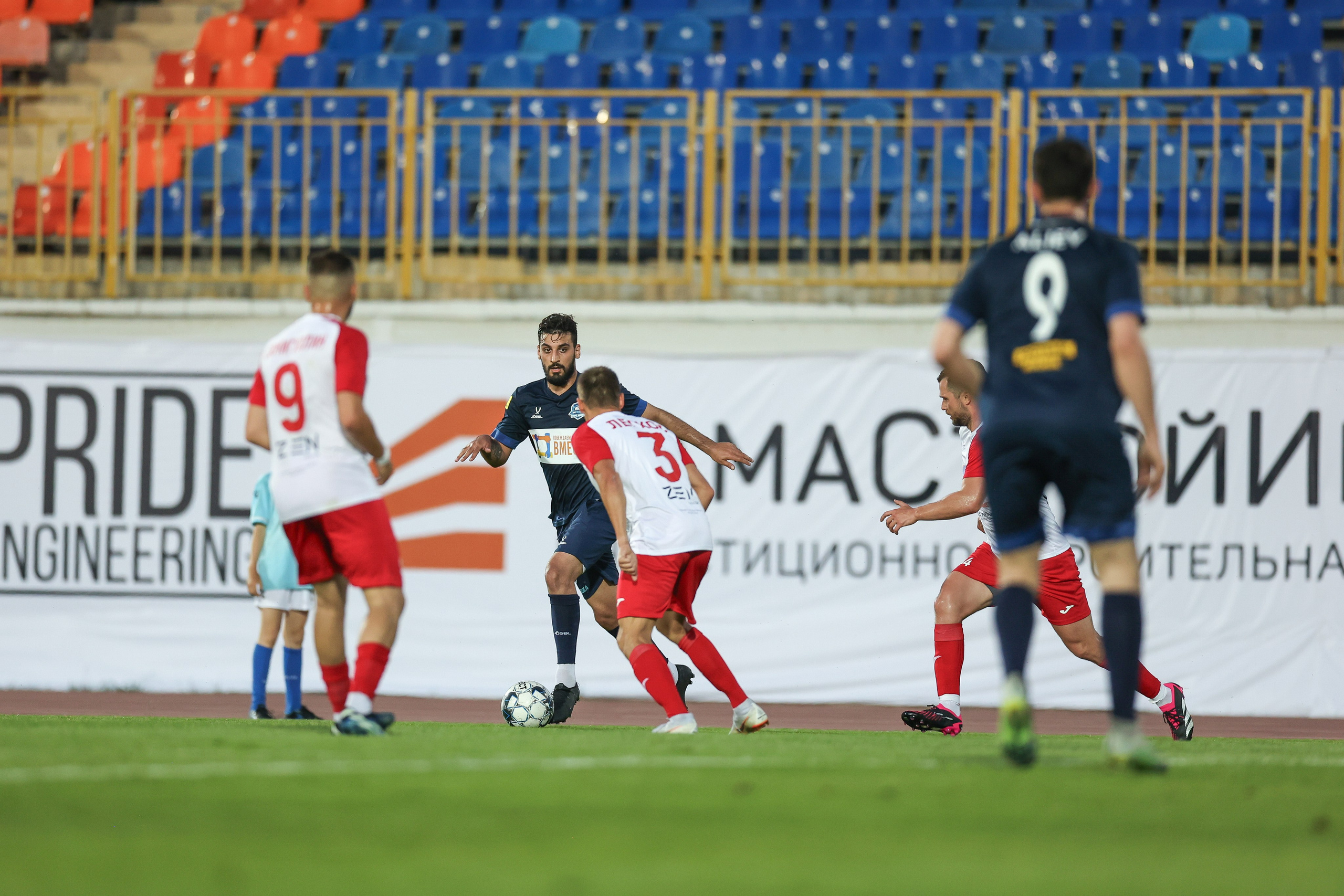 Благотворительный футбольный матч Друзья Бурмистрова vs ФК Fight Nights. Спортивный репортажный фотограф Казань Нафис Сиразетдинов