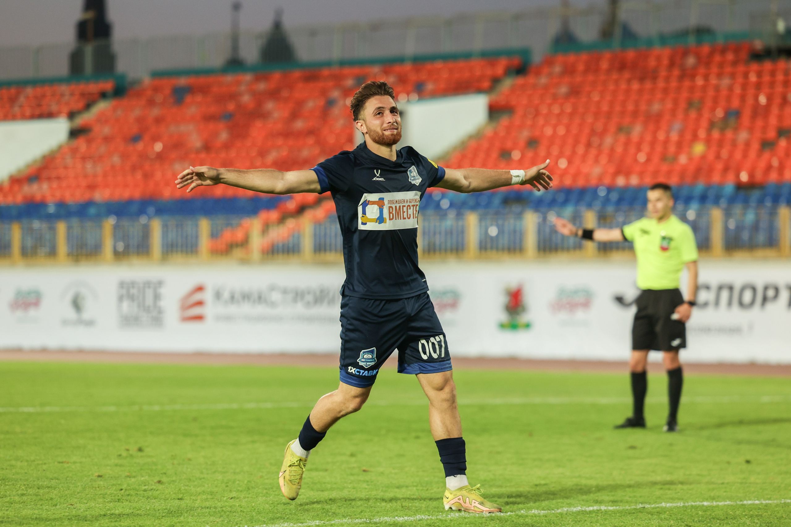 Благотворительный футбольный матч Друзья Бурмистрова vs ФК Fight Nights. Спортивный репортажный фотограф Казань Нафис Сиразетдинов