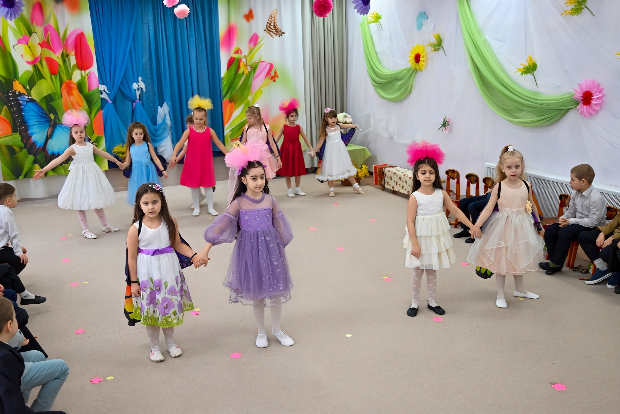 Праздник в группе Цветик семицветик. Семейный и детский фотограф Москва