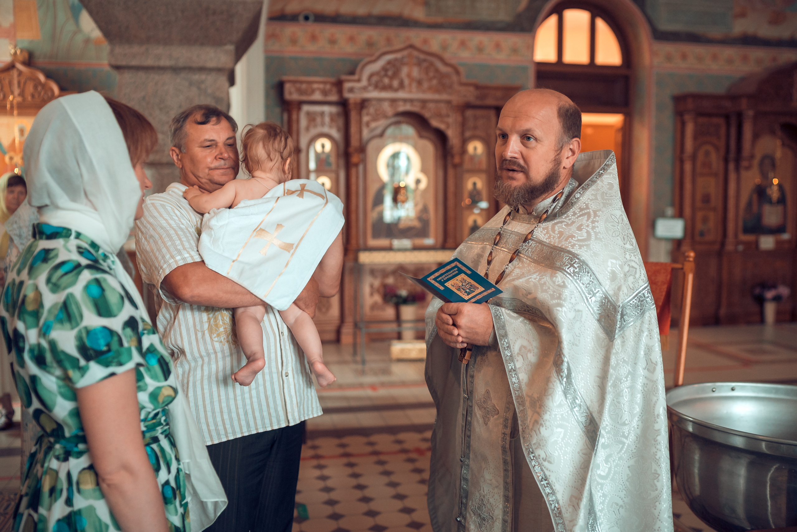 Крещение Софии Храм Иоанна Предтечи. Фотограф на Крещение и Венчание в Красноярске Рамазанова Юлия