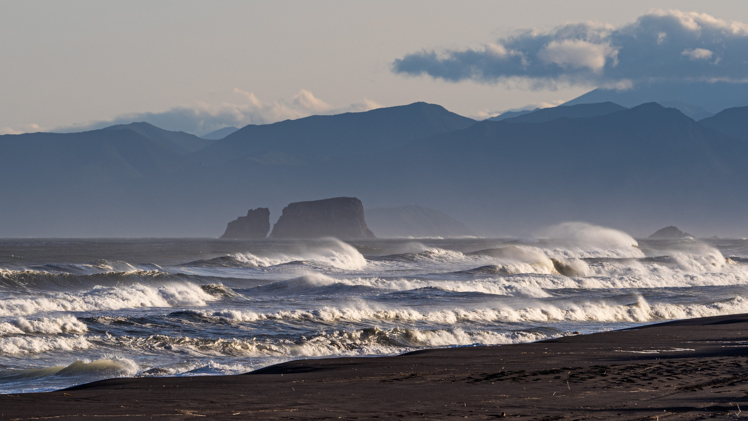 Камчатка на выходные, пляж, вулкан Горелый, рассвет на Авачинской бухте. Творческие сьемки