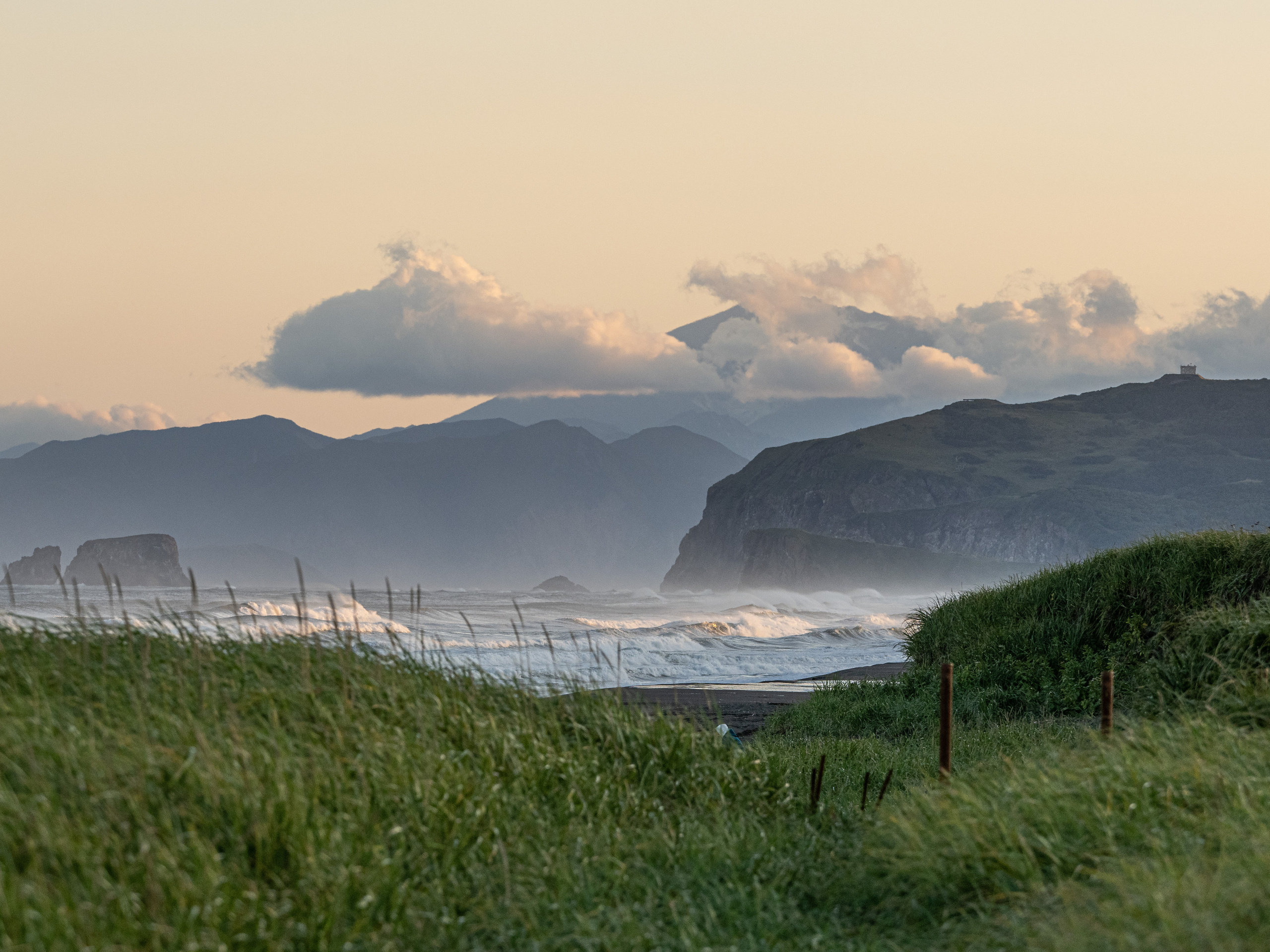 Камчатка на выходные, пляж, вулкан Горелый, рассвет на Авачинской бухте. Творческие сьемки
