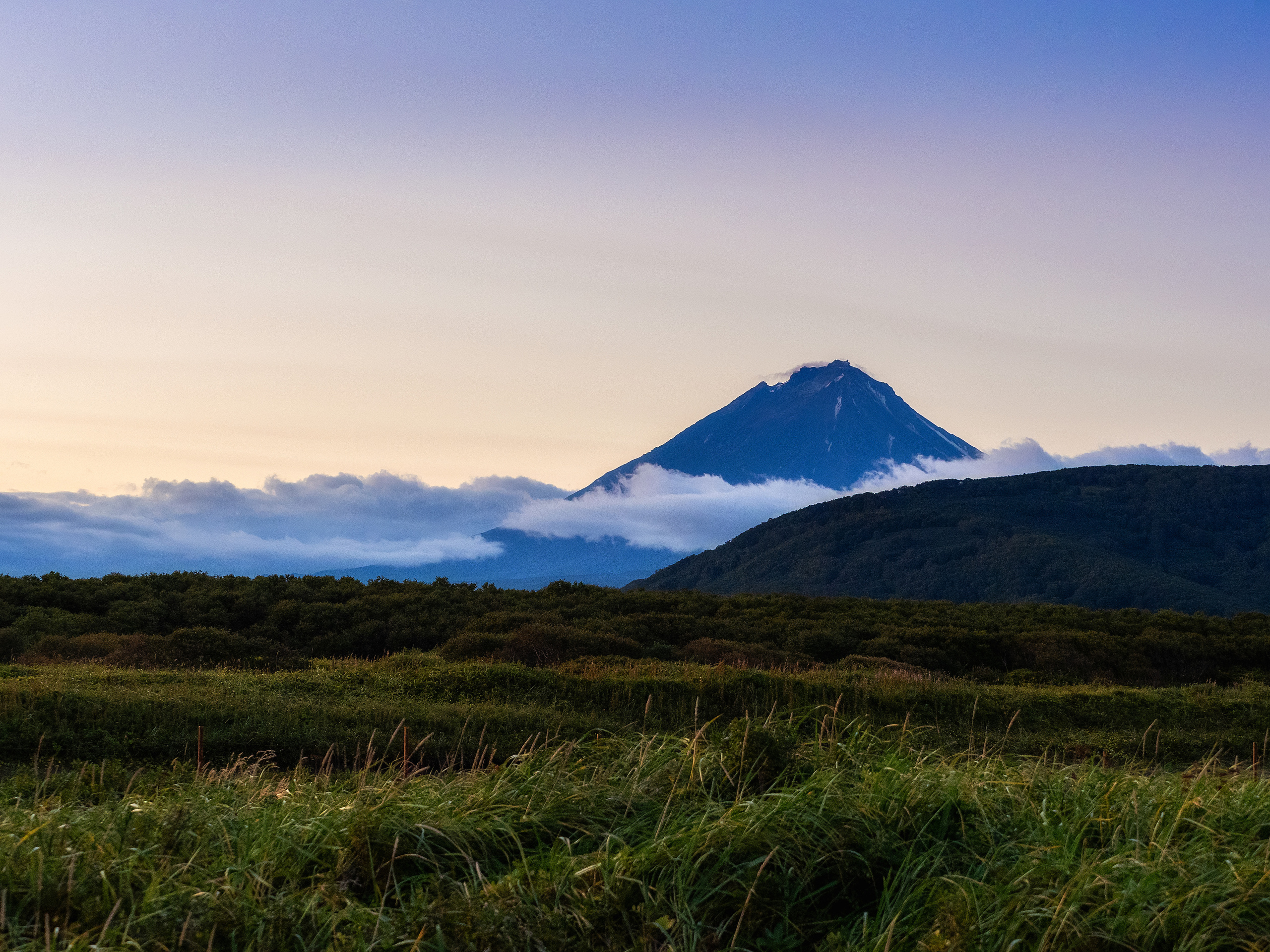 Камчатка на выходные, пляж, вулкан Горелый, рассвет на Авачинской бухте. Творческие сьемки