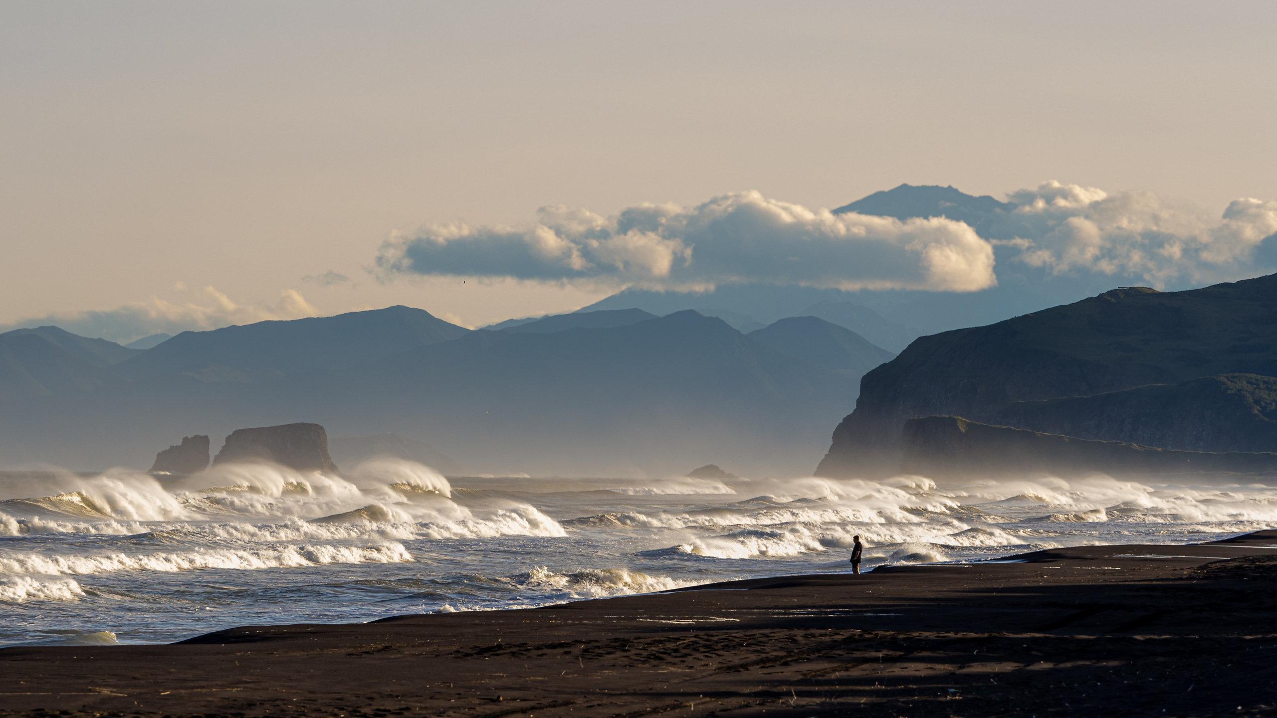 Камчатка на выходные, пляж, вулкан Горелый, рассвет на Авачинской бухте. Творческие сьемки