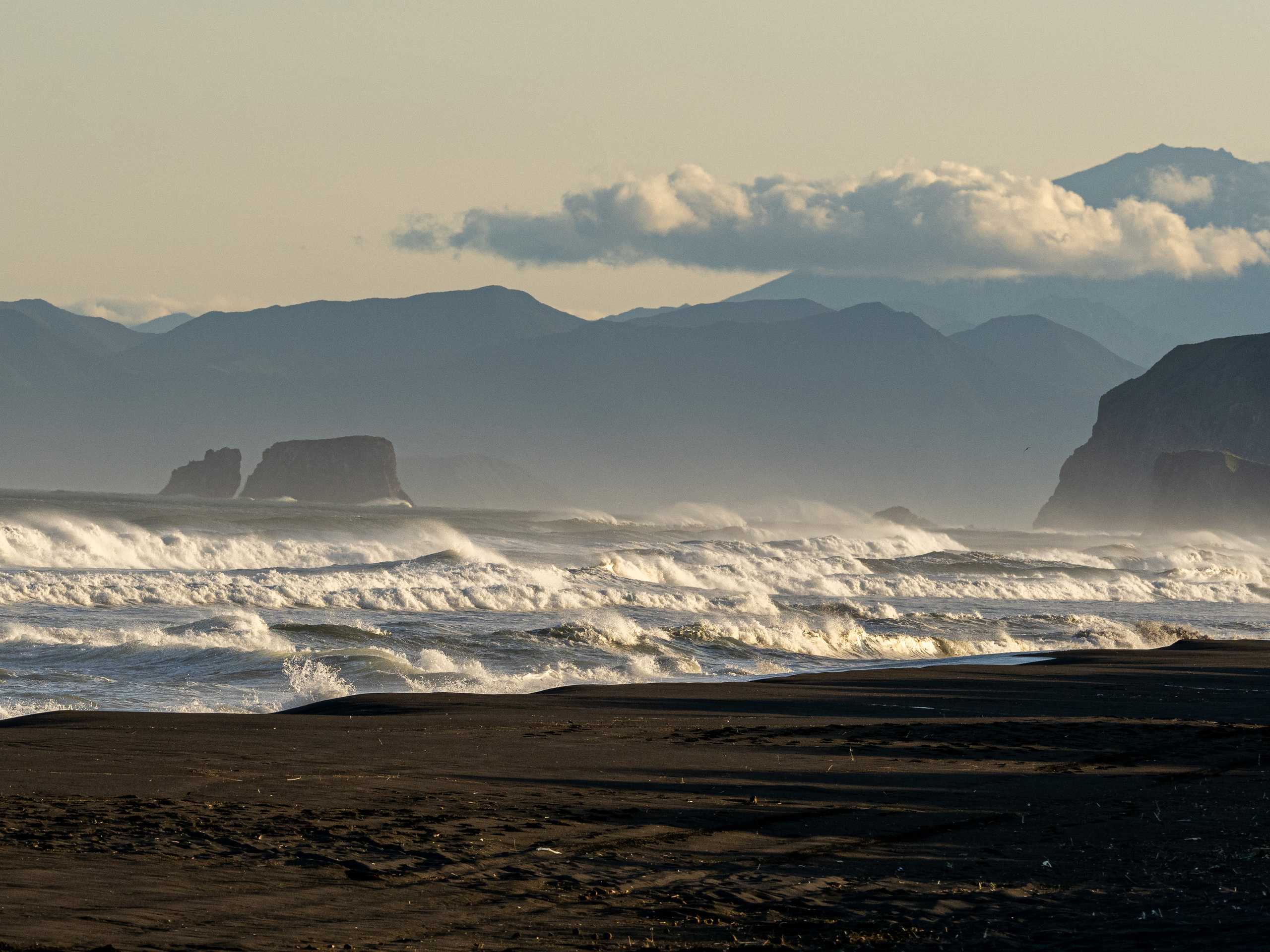 Камчатка на выходные, пляж, вулкан Горелый, рассвет на Авачинской бухте. Творческие сьемки