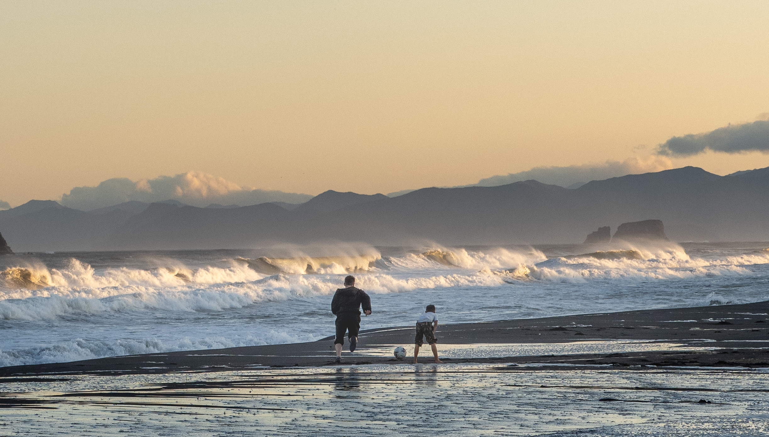 Камчатка на выходные, пляж, вулкан Горелый, рассвет на Авачинской бухте. Творческие сьемки