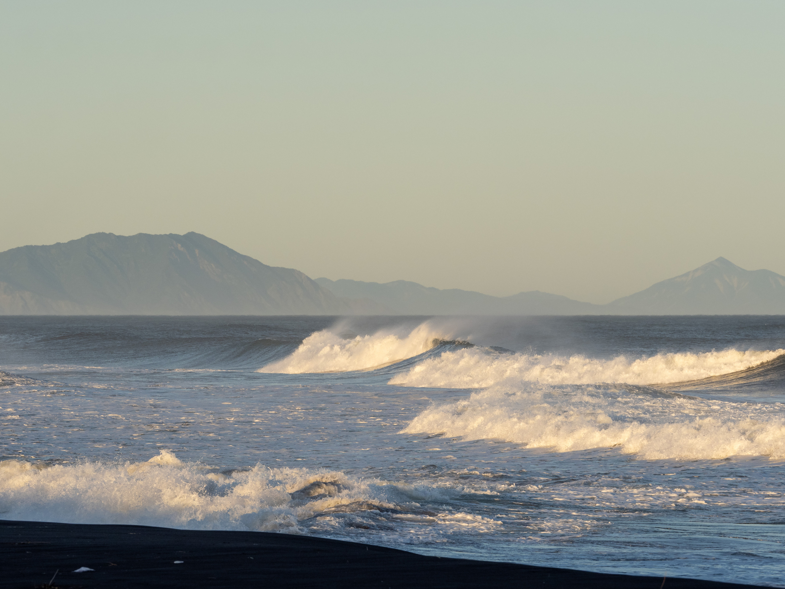 Камчатка на выходные, пляж, вулкан Горелый, рассвет на Авачинской бухте. Творческие сьемки