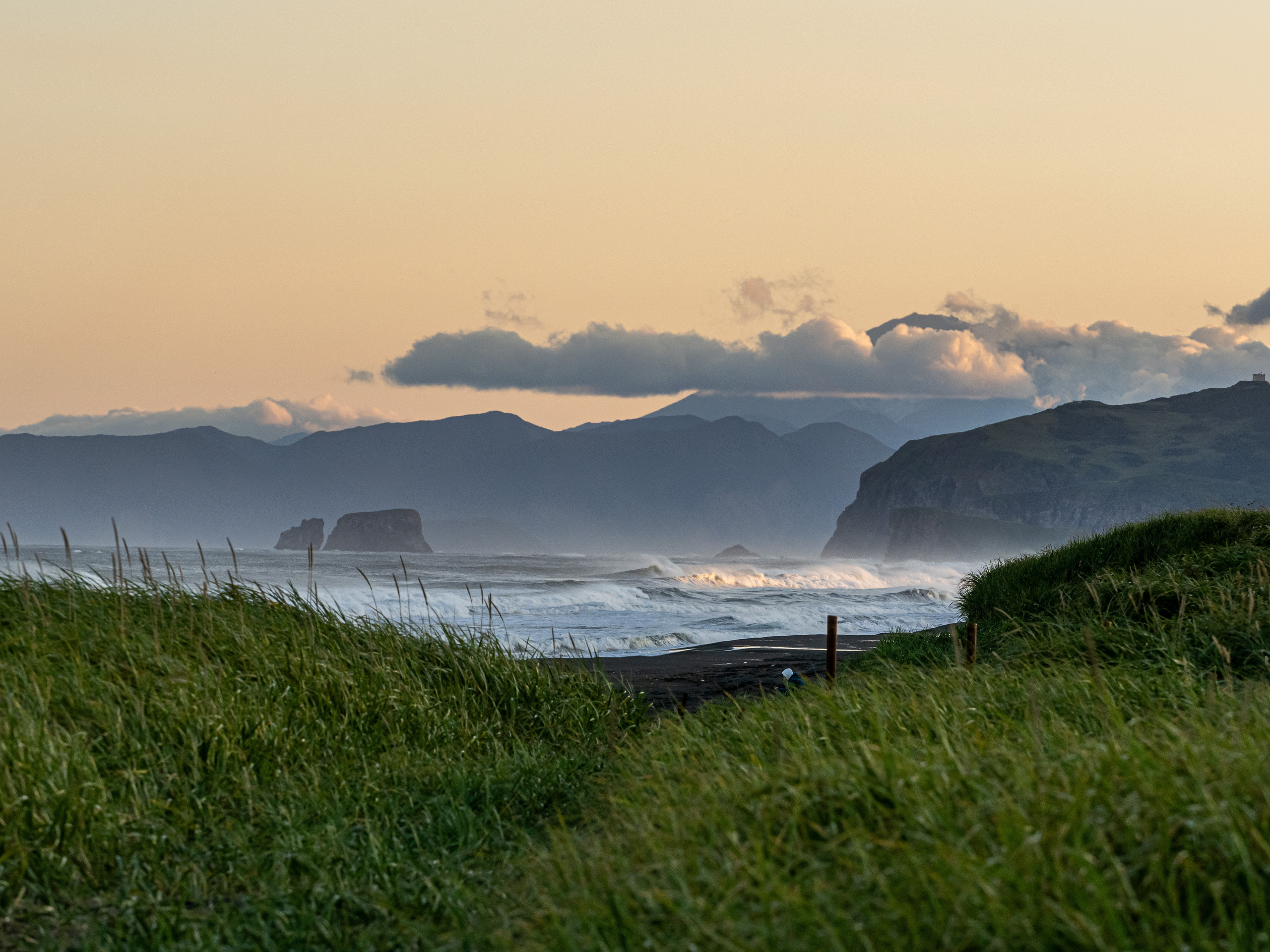Камчатка на выходные, пляж, вулкан Горелый, рассвет на Авачинской бухте. Творческие сьемки