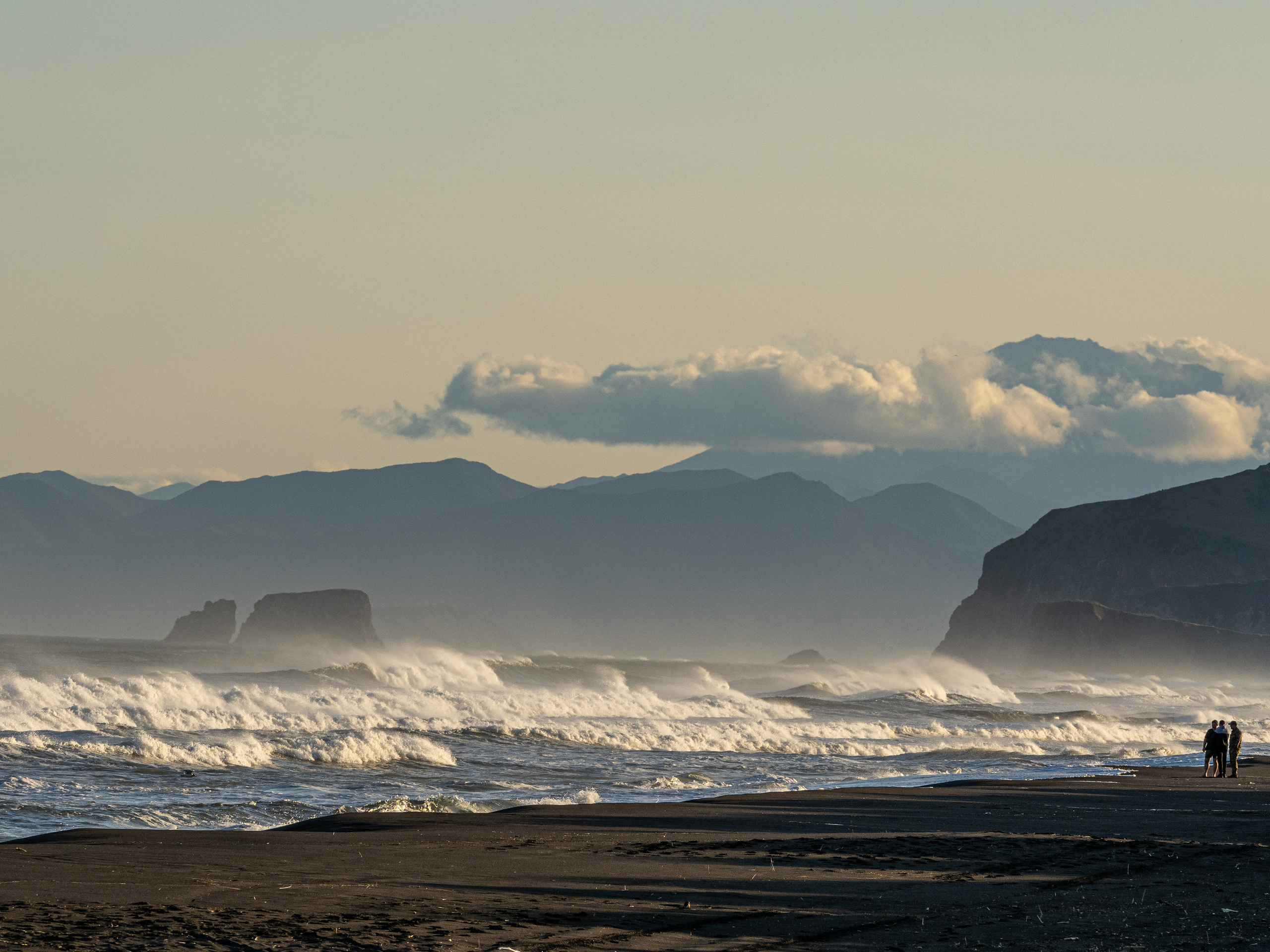 Камчатка на выходные, пляж, вулкан Горелый, рассвет на Авачинской бухте. Творческие сьемки
