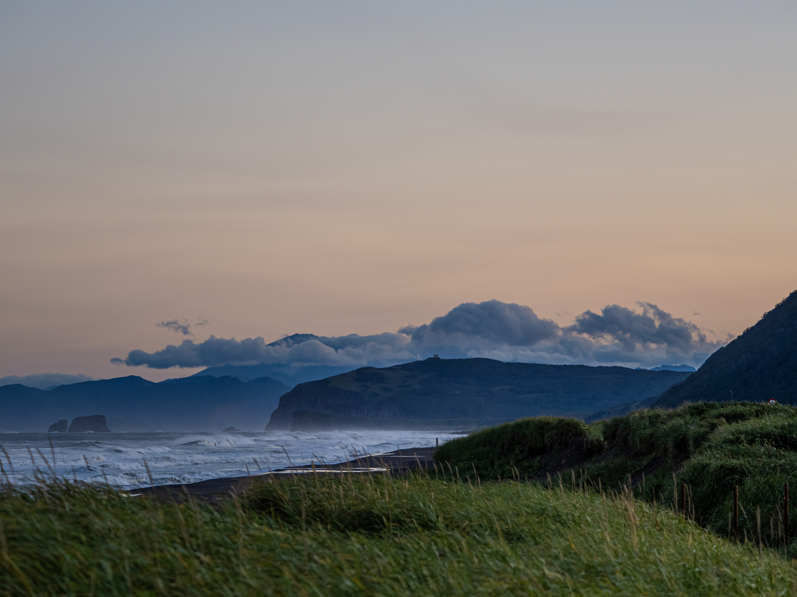 Камчатка на выходные, пляж, вулкан Горелый, рассвет на Авачинской бухте. Творческие сьемки