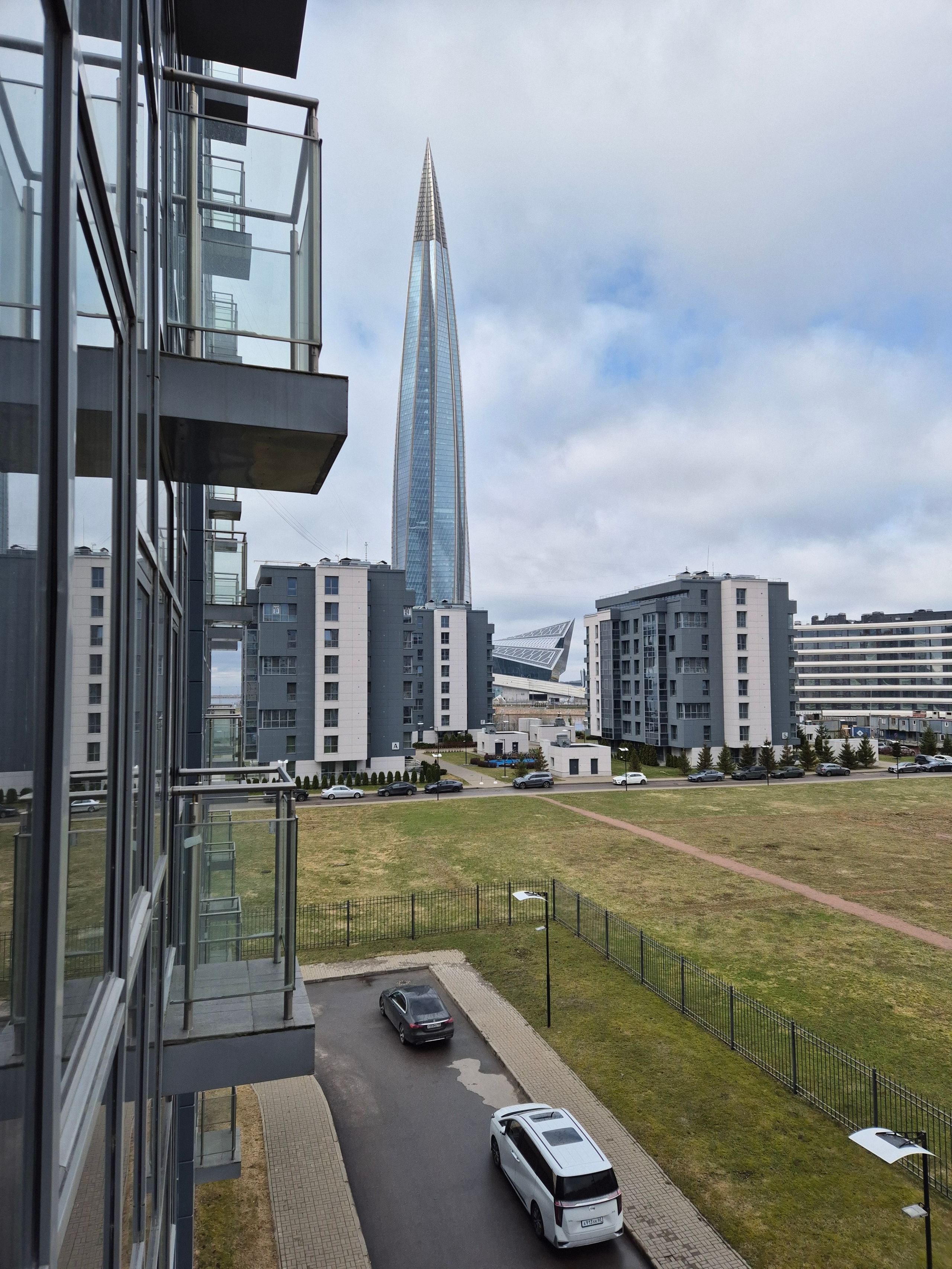 Любимый отель на окраине города. Вид с балкона