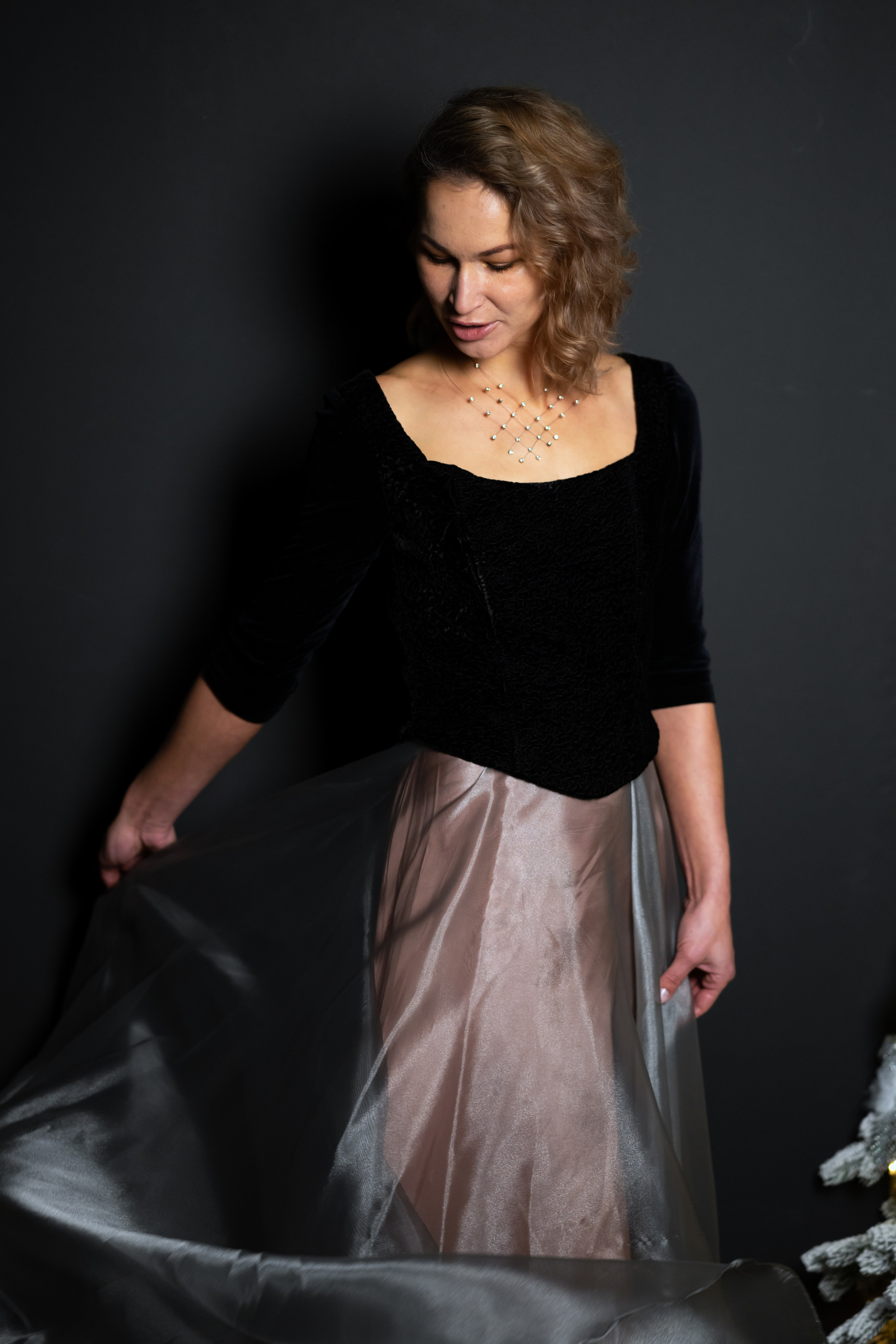 Новогодняя фотосессия девушки в студии