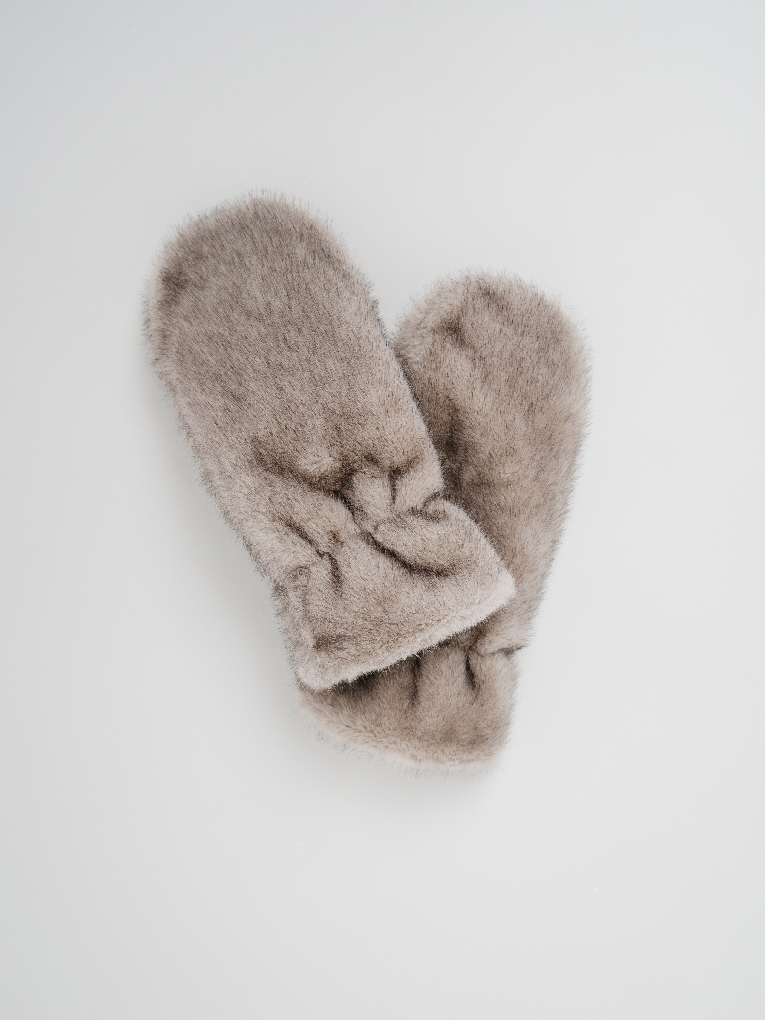 На белом фоне для каталогов. Фотограф и видеограф в Тольятти, Самаре Дёмина Мария