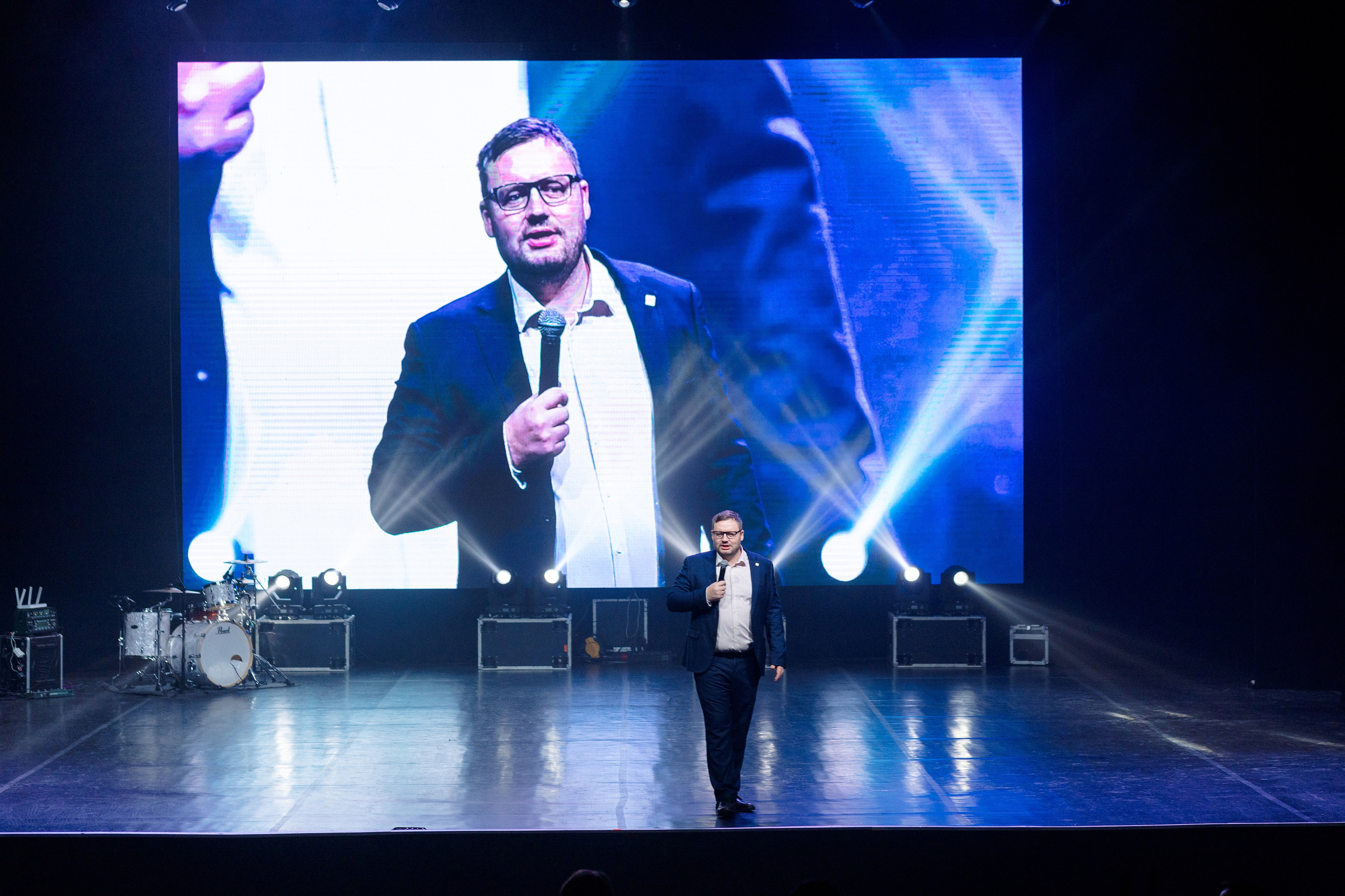 РЕПОРТАЖ: НОВЫЙ ГОД В ДК МЕТАЛЛУРГ. Профессиональный фотограф в Ижевске Леша Петров