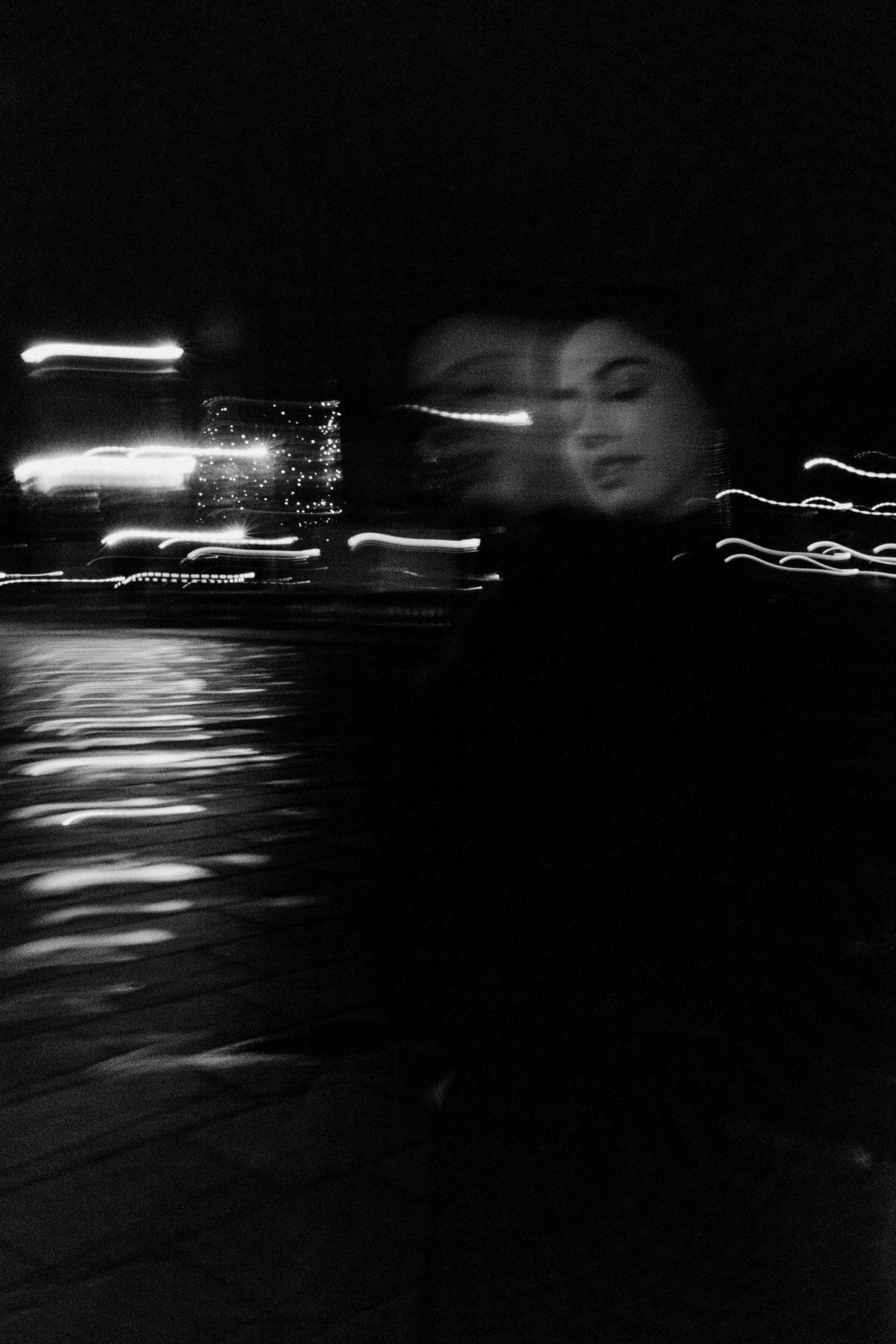 Ночной город. Фотограф в Париже