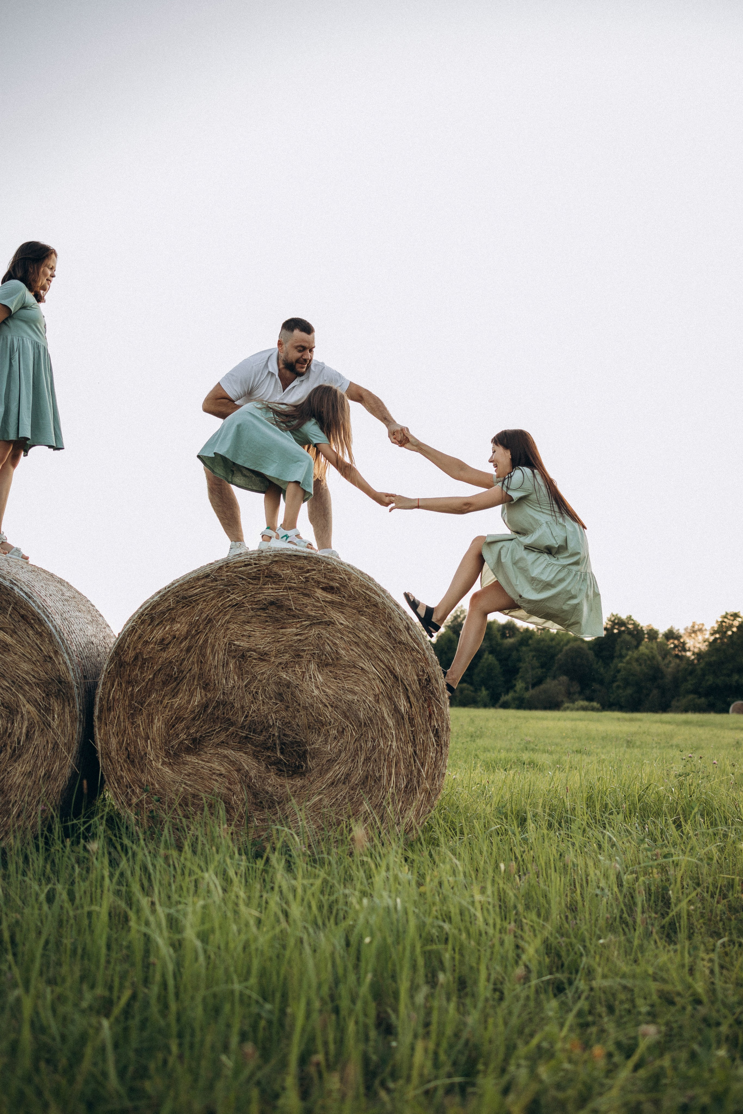 Алиса, Ульяна, Лена и Евгений. Фотограф Елена Рябцева