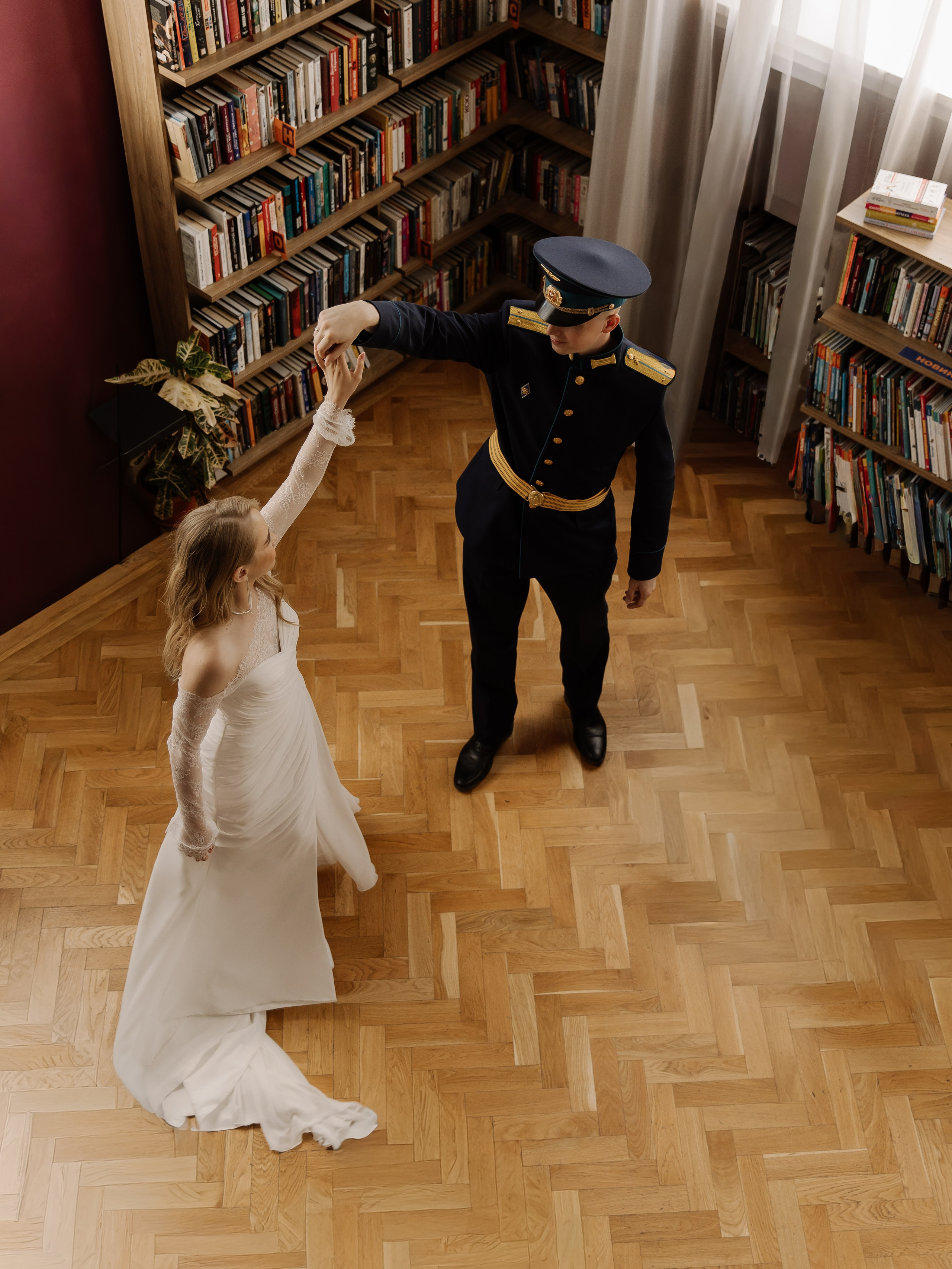 Михаил и Алена фотосессия в Библиотеке. СВАДЕБНЫЙ ФОТОГРАФ ЧЕЛЯБИНСК
