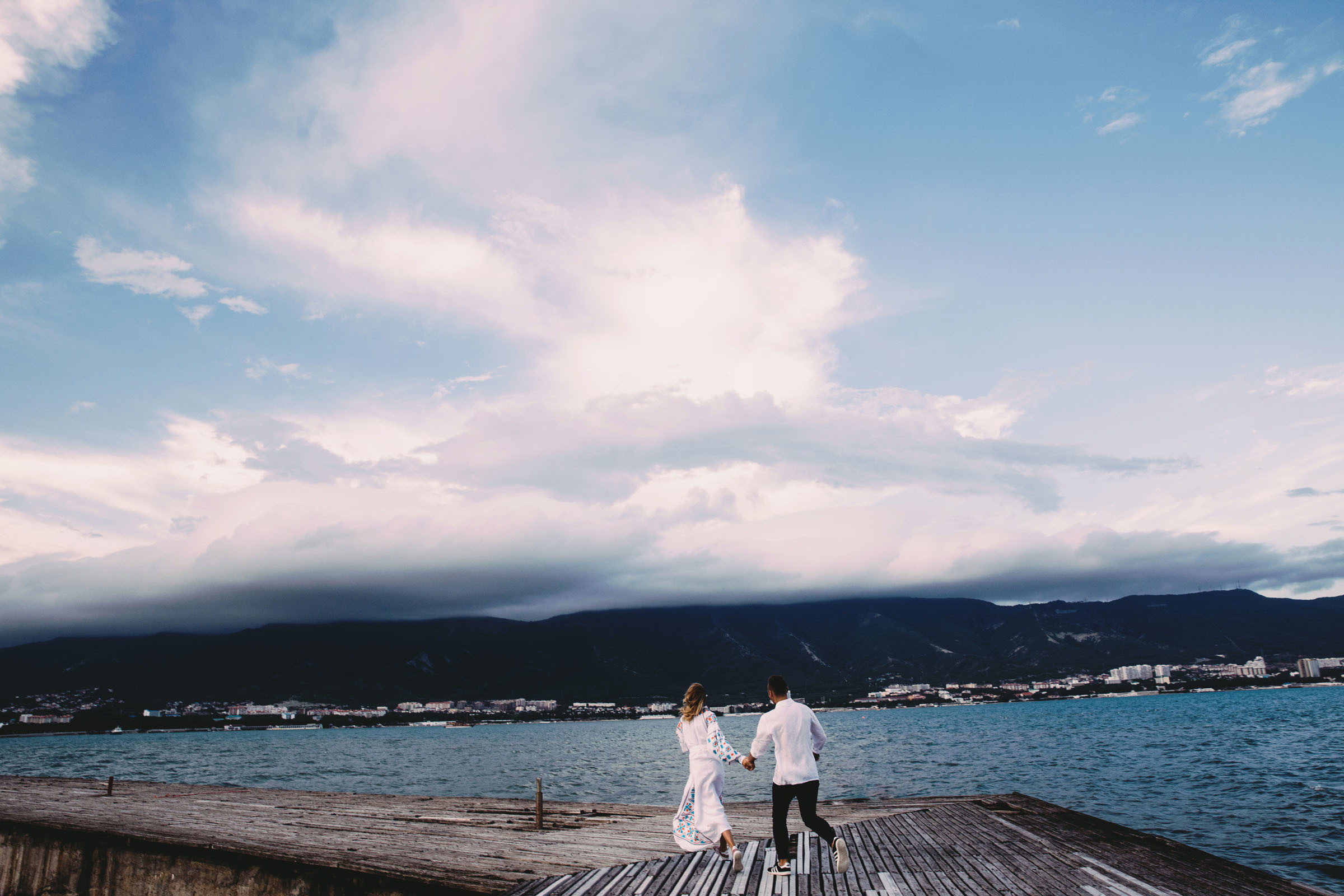 Я держу её за руку //Игорь&Кристина. Фотограф Алутера Ирина