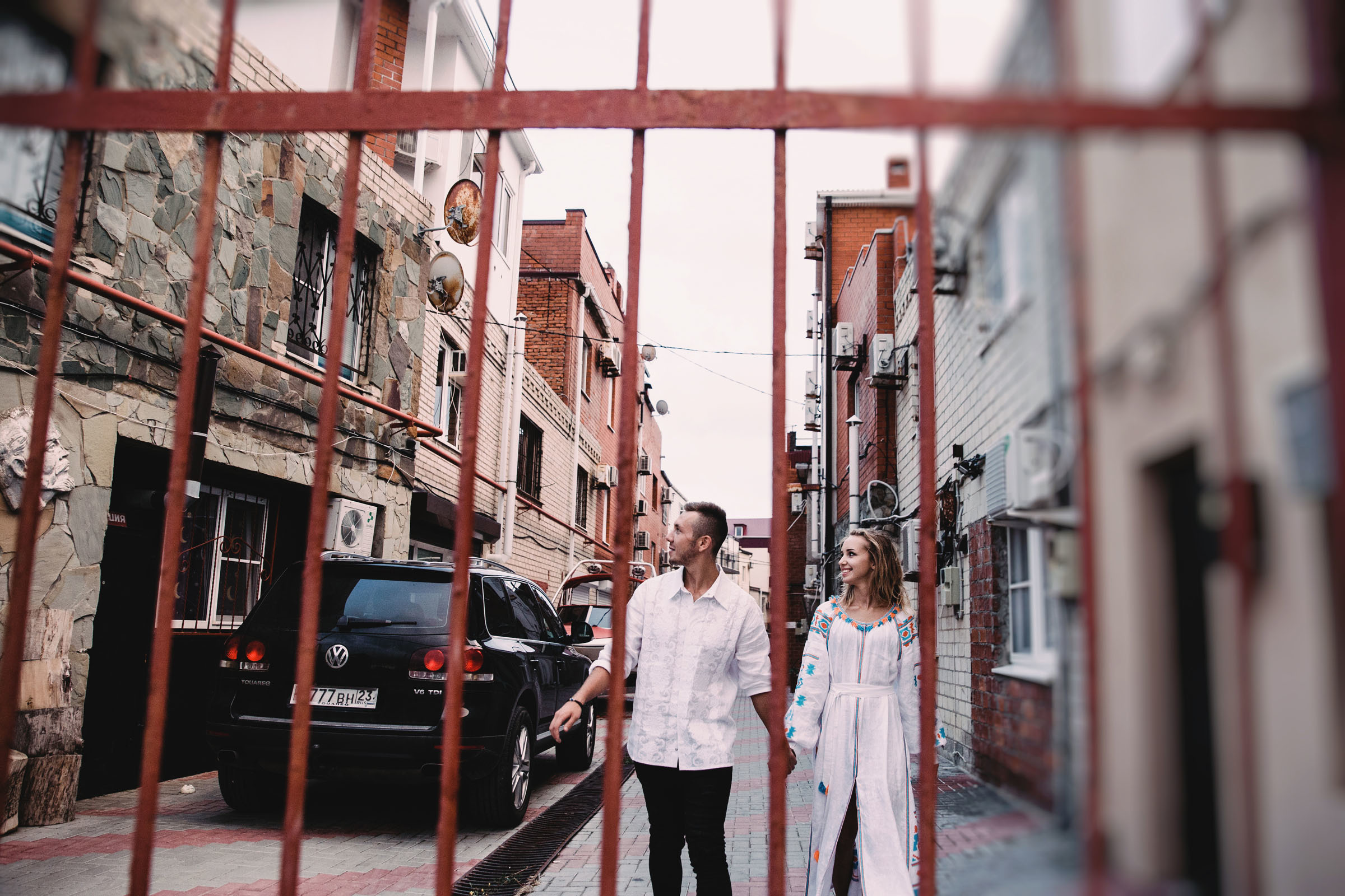 Я держу её за руку //Игорь&Кристина. Фотограф Алутера Ирина