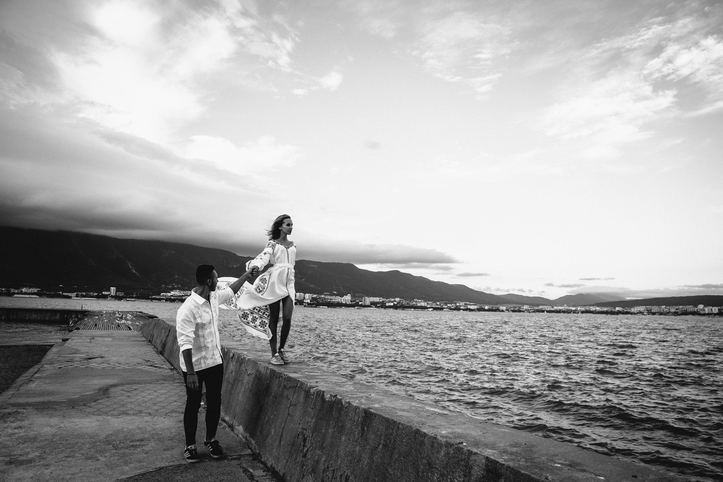 Я держу её за руку //Игорь&Кристина. Фотограф Алутера Ирина