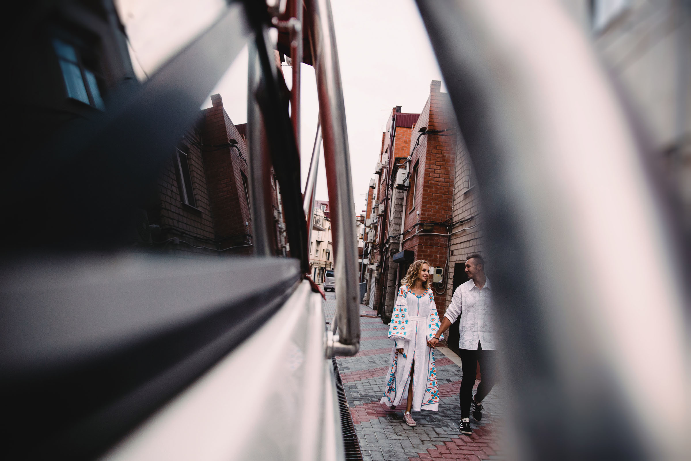 Я держу её за руку //Игорь&Кристина. Фотограф Алутера Ирина