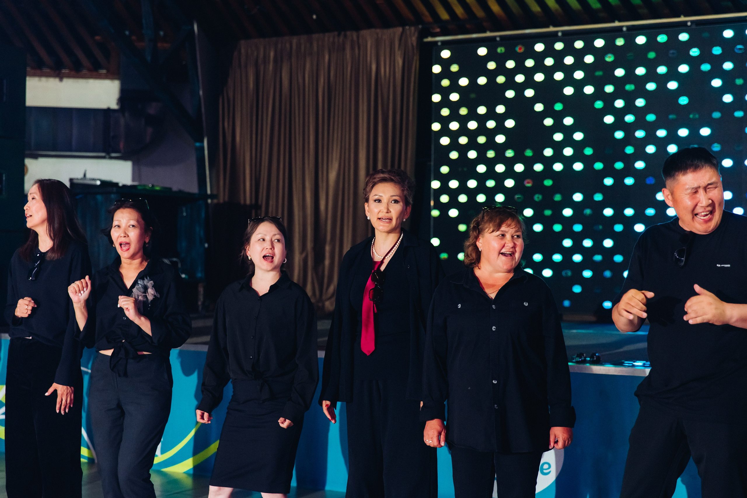 Выпускной вечер. 49 школа. Баран на корове. Свадебный и семейный фотограф в Улан-Удэ