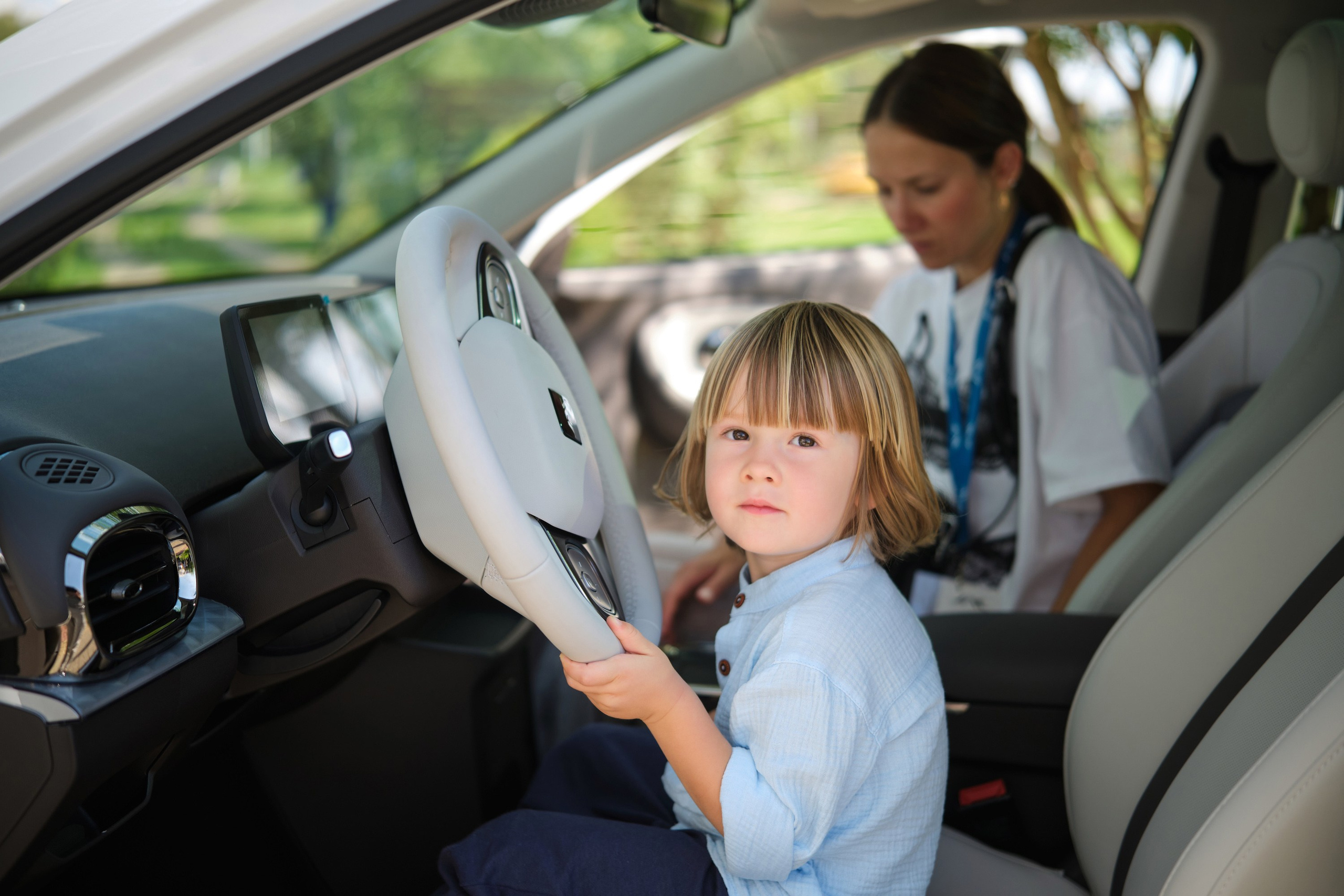Презентация электромобиля JAC E30X в IBB Hotel. Репортажный фотограф Дмитрий Литвинский. Минск, Беларусь, мир