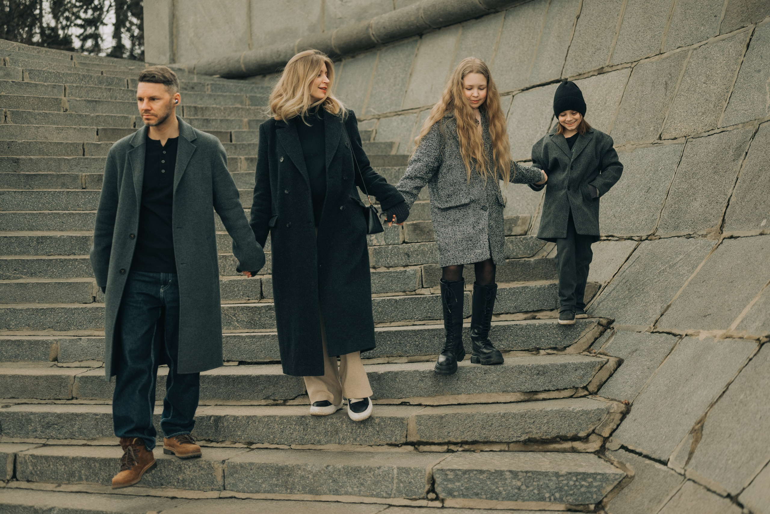 Весенняя прогулка. Аня, Егор, Эми и Миша. Семейный фотограф в Москве Дарья Пузикова