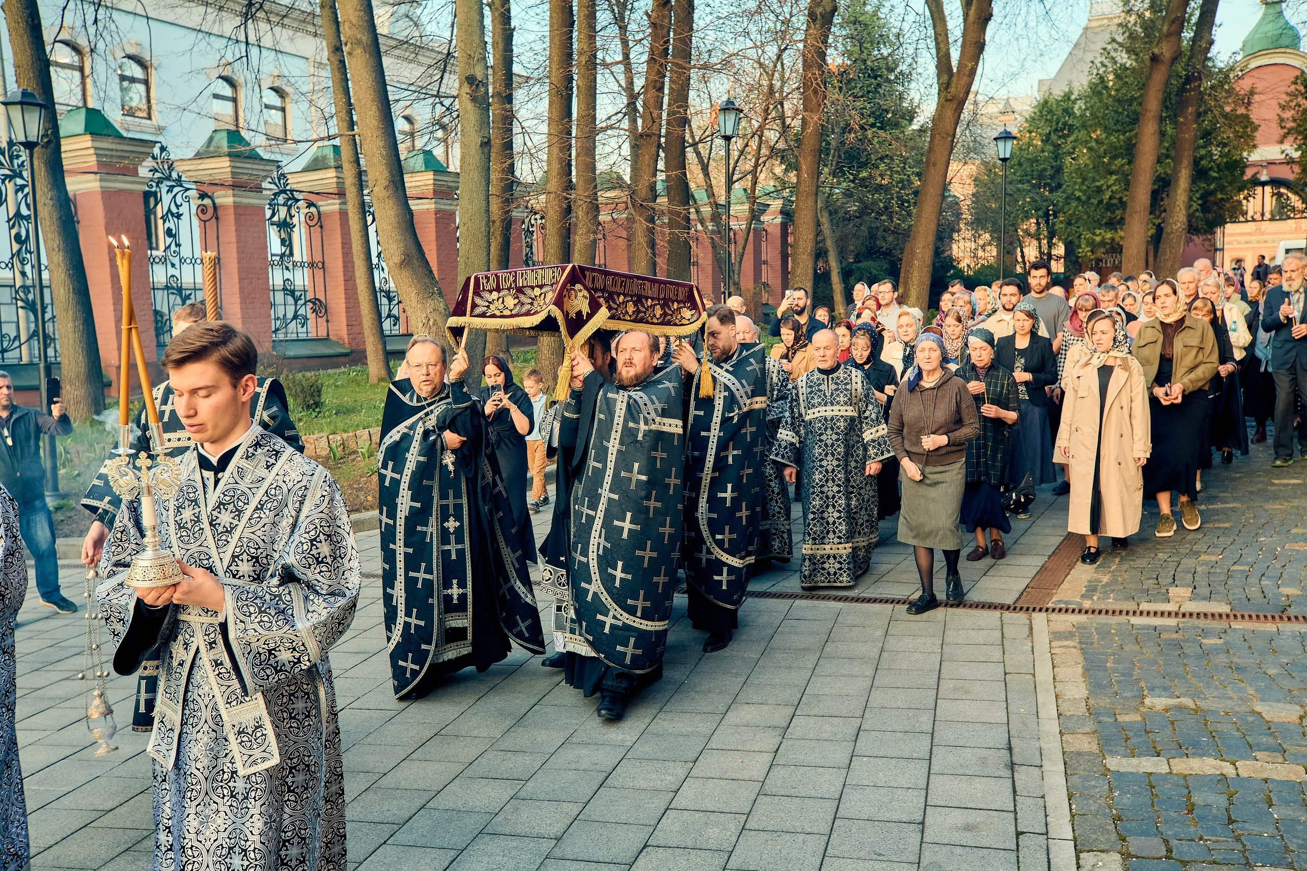 Утреня Погребение Спасителя. DMITRY MOISEENKO — фотограф, художник, топ-стилист