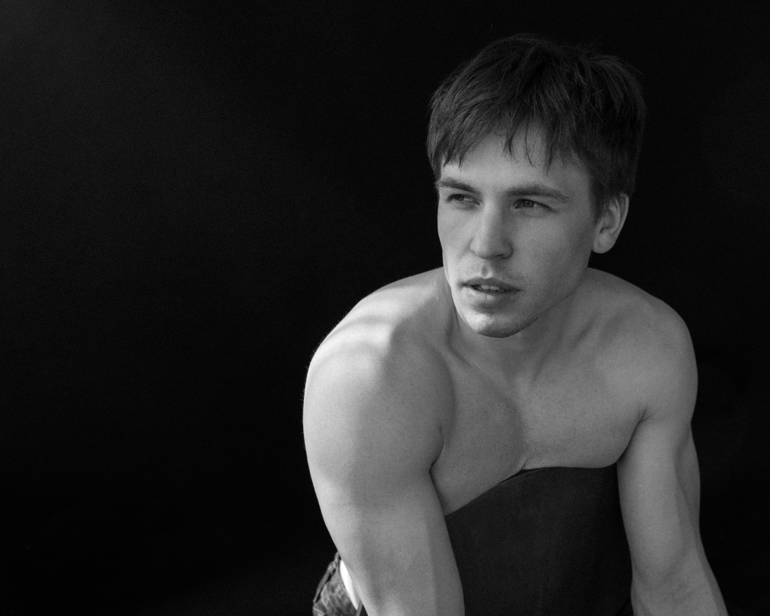 Мужской портрет в студии. Фотограф Елизавета Потешкина