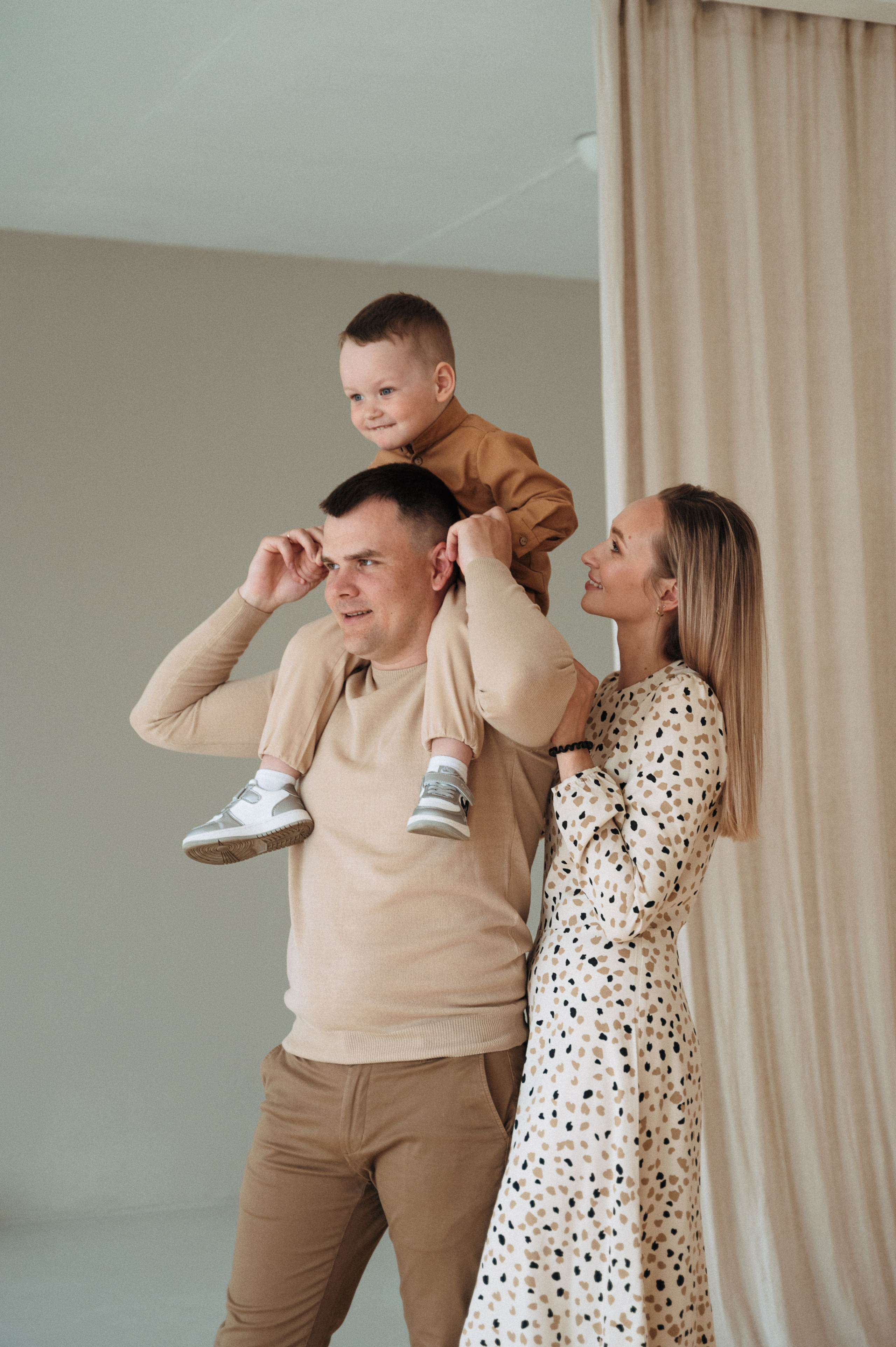 Стильная фотосессия в бежевых тонах Екатеринбург