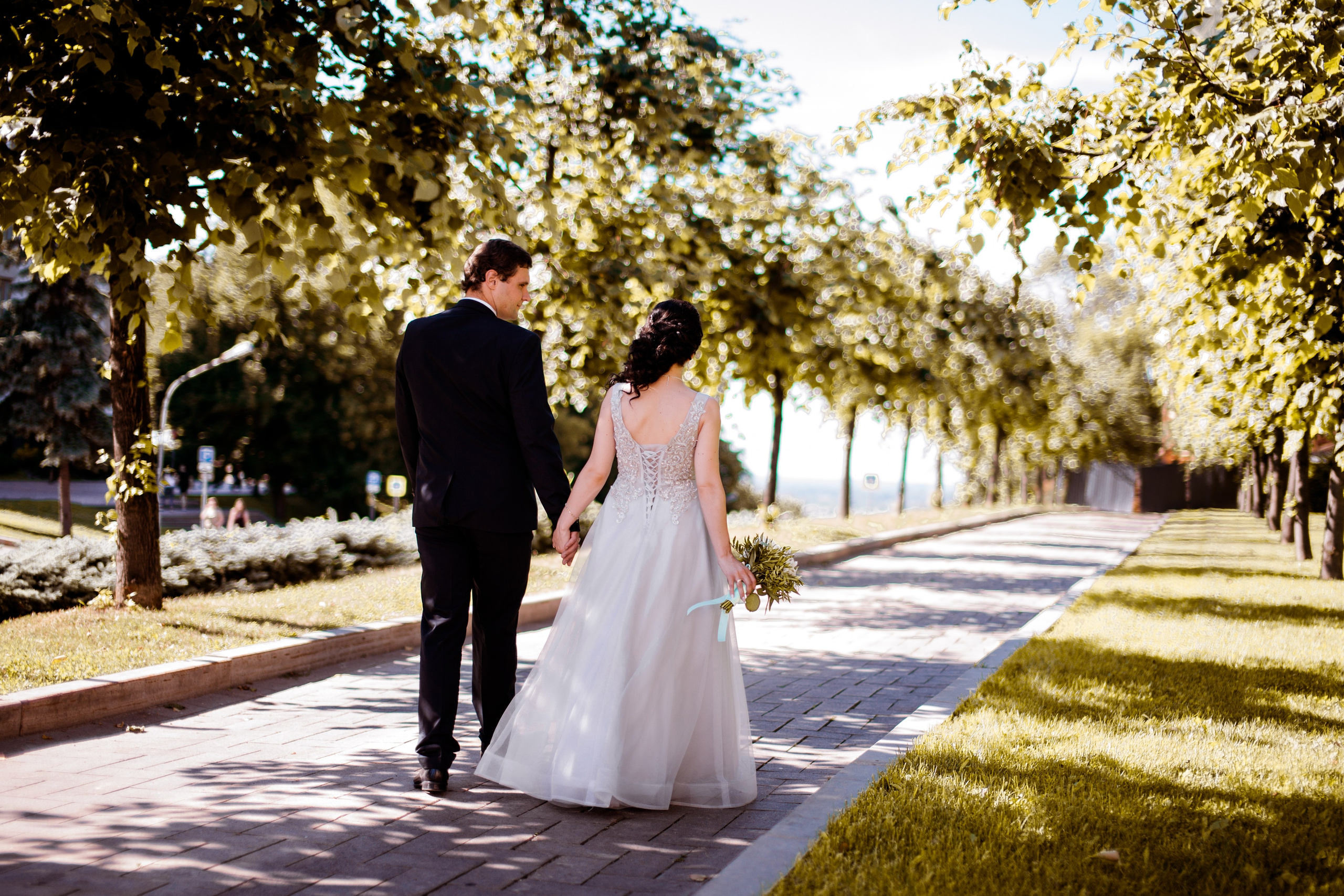 Свадебная фотосессия на улицах Нижнего Новгорода. Фотограф на крещение и венчание в Нижнем Новгороде.Свадебный Фотограф