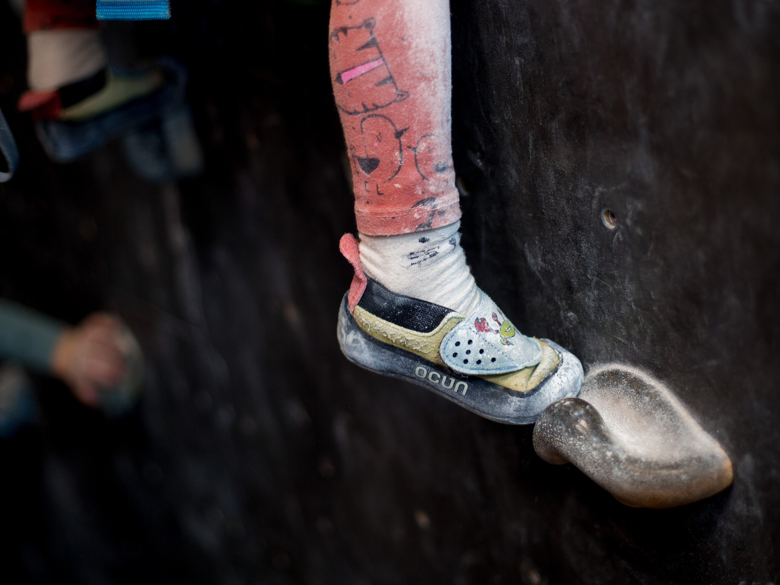 Фотосъемка детского Дня рождения на скалодроме. Репортажный фотограф Борис Геер