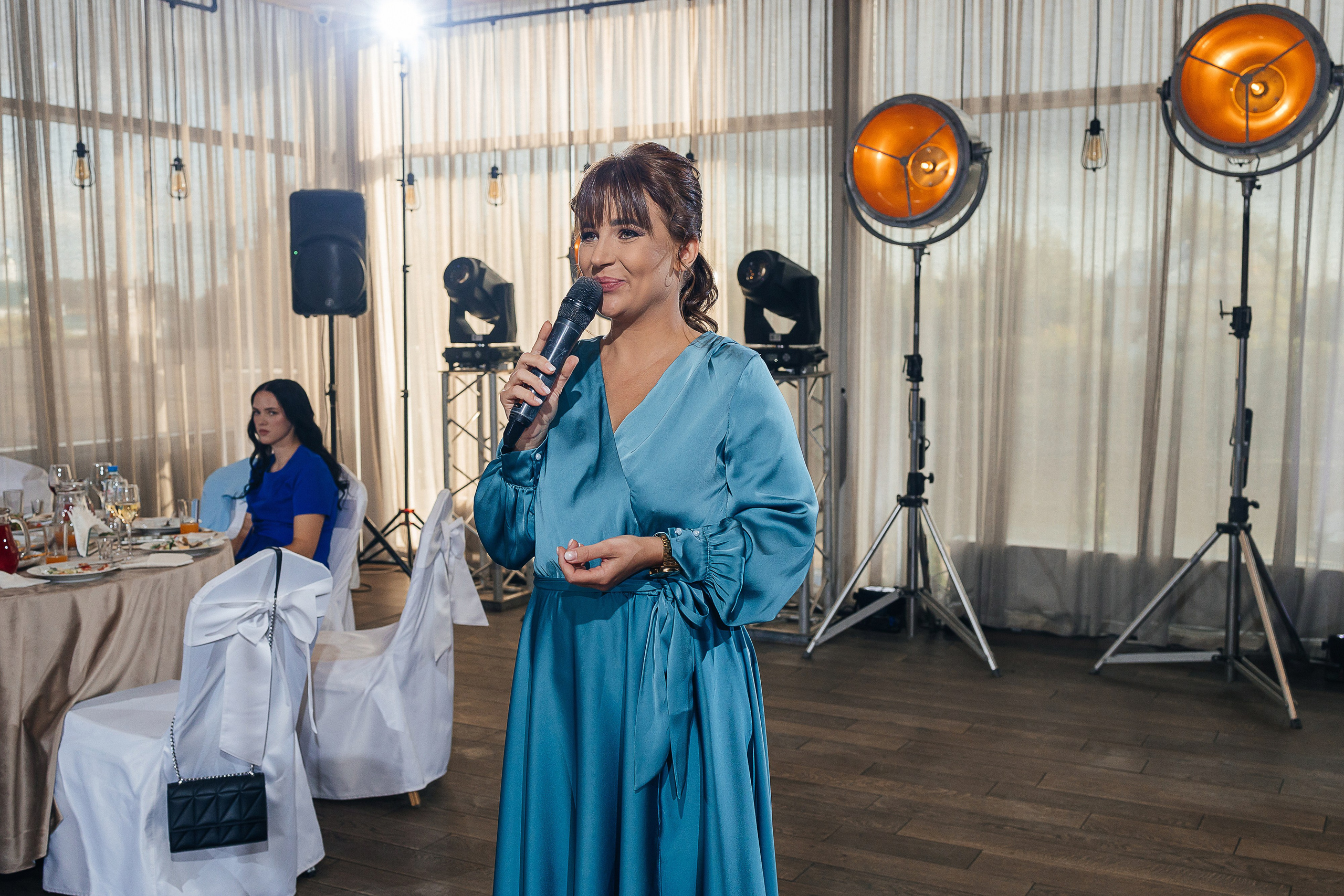 Волшебное утро невесты в номере отеля. Олег Сверчков | Свадебный фотограф Вологда