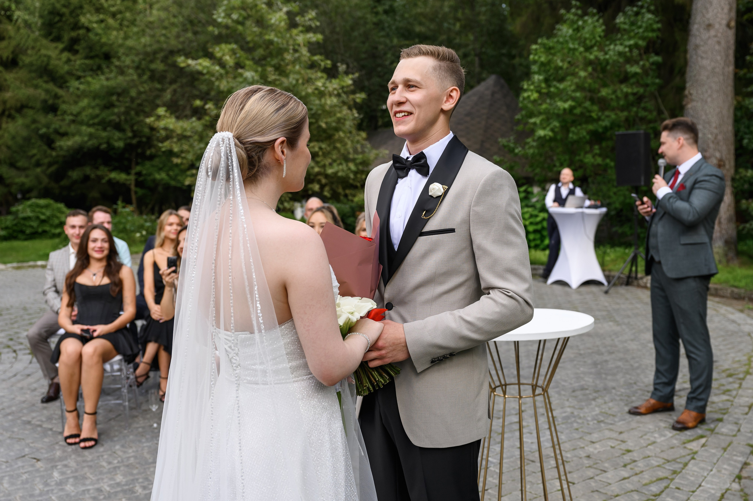 Свадебная фотосессия Банкетный зал Замок Монсоро. Свадебный фотограф Москва Юрий Кульман