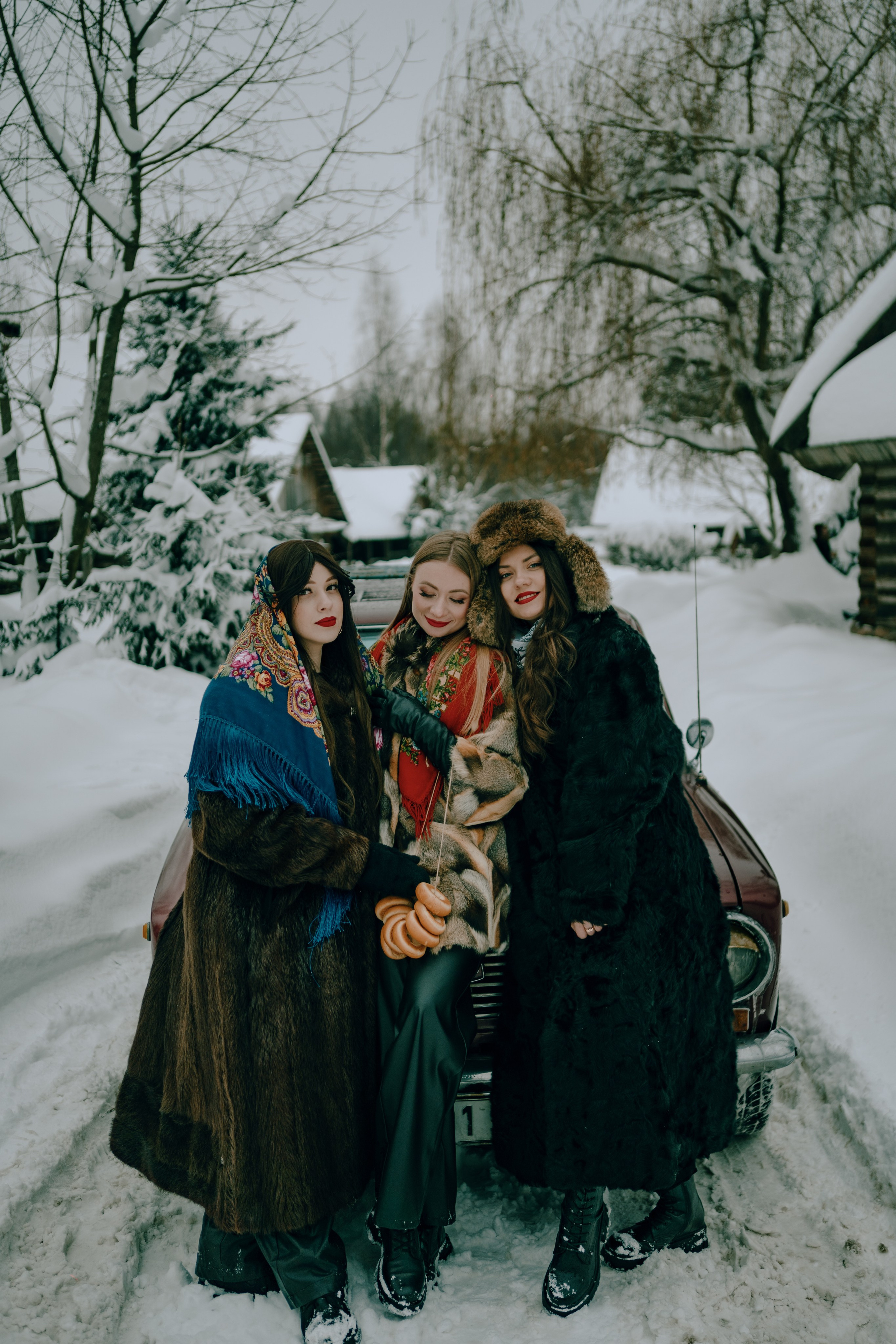 Звенит январская вьюга. Главная