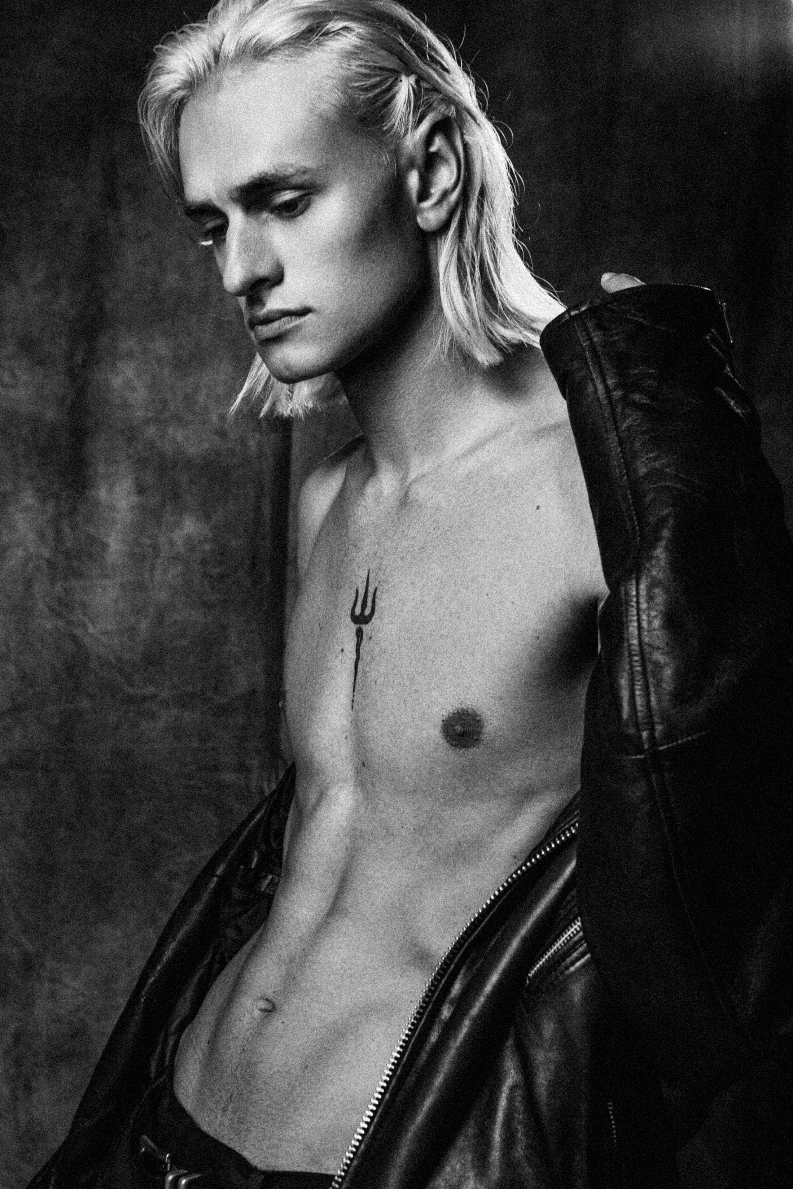 Алекша Нович. Рома Гелик фотограф из г. Москва