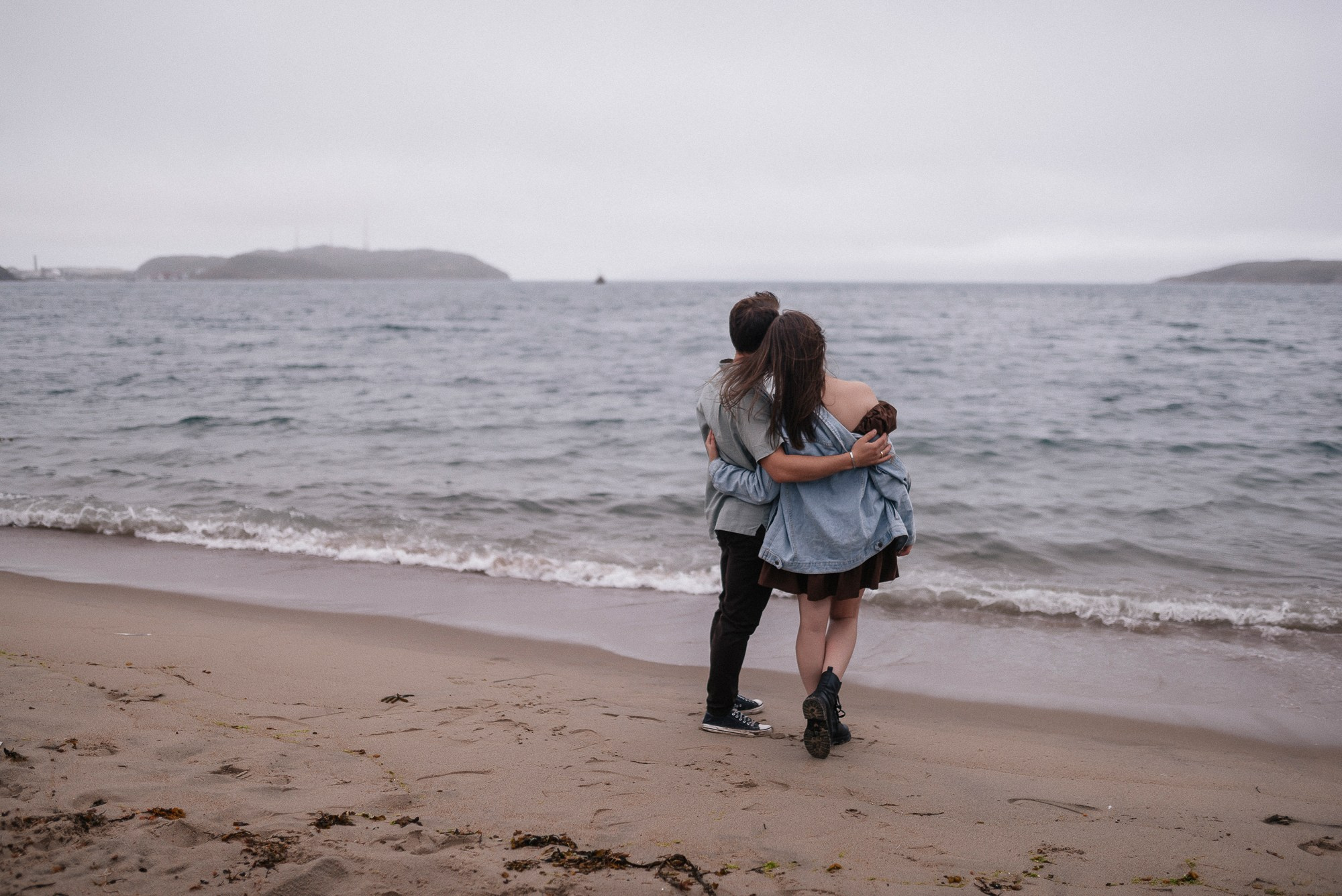 Даша и Дима. Прогулка по берегу Баренцева моря. Фотограф в Мурманске Екатерина Рудак