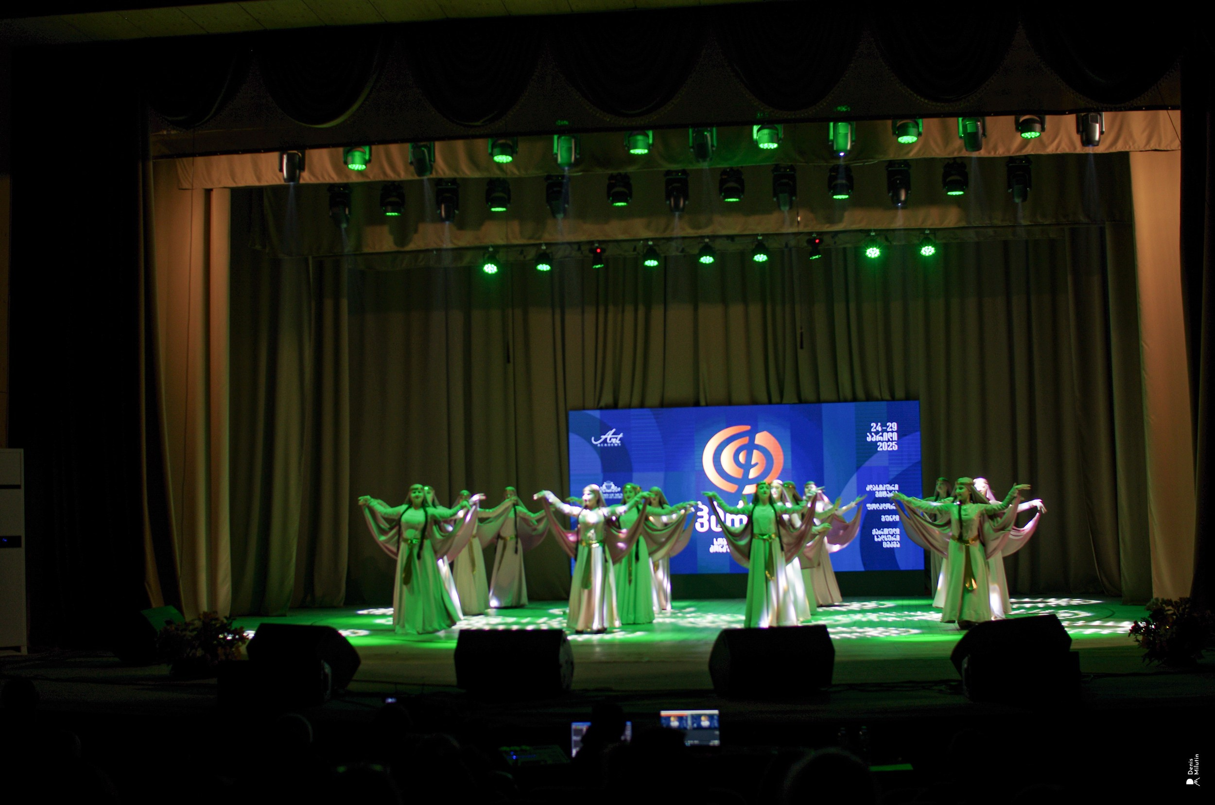 Танцы в Хоби. Портретный фотограф Денис Милютин