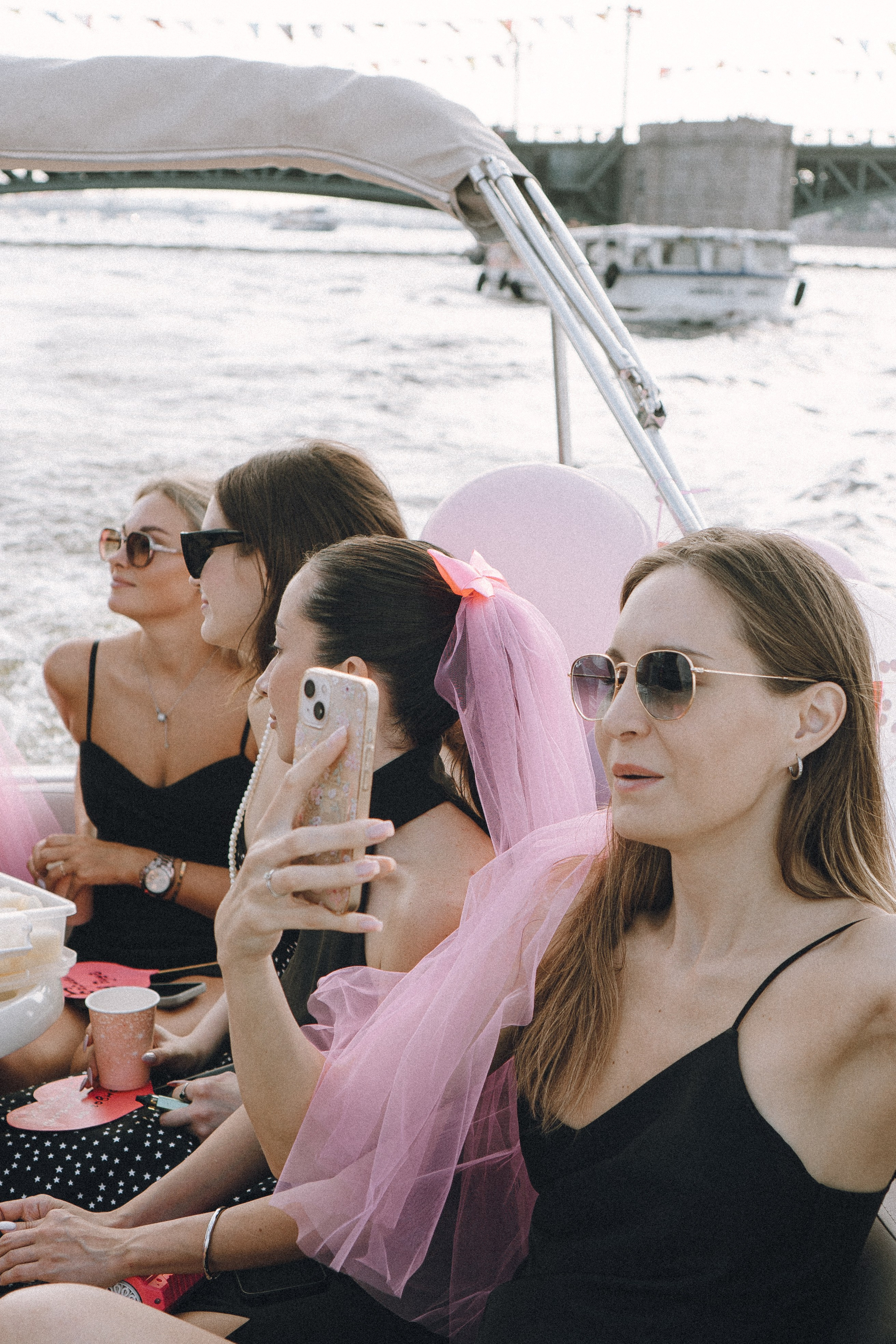 ДЕВИЧНИК НА КАТЕРЕ. Профессиональный фотограф, Санкт-Петербург — Виктория Богомолова