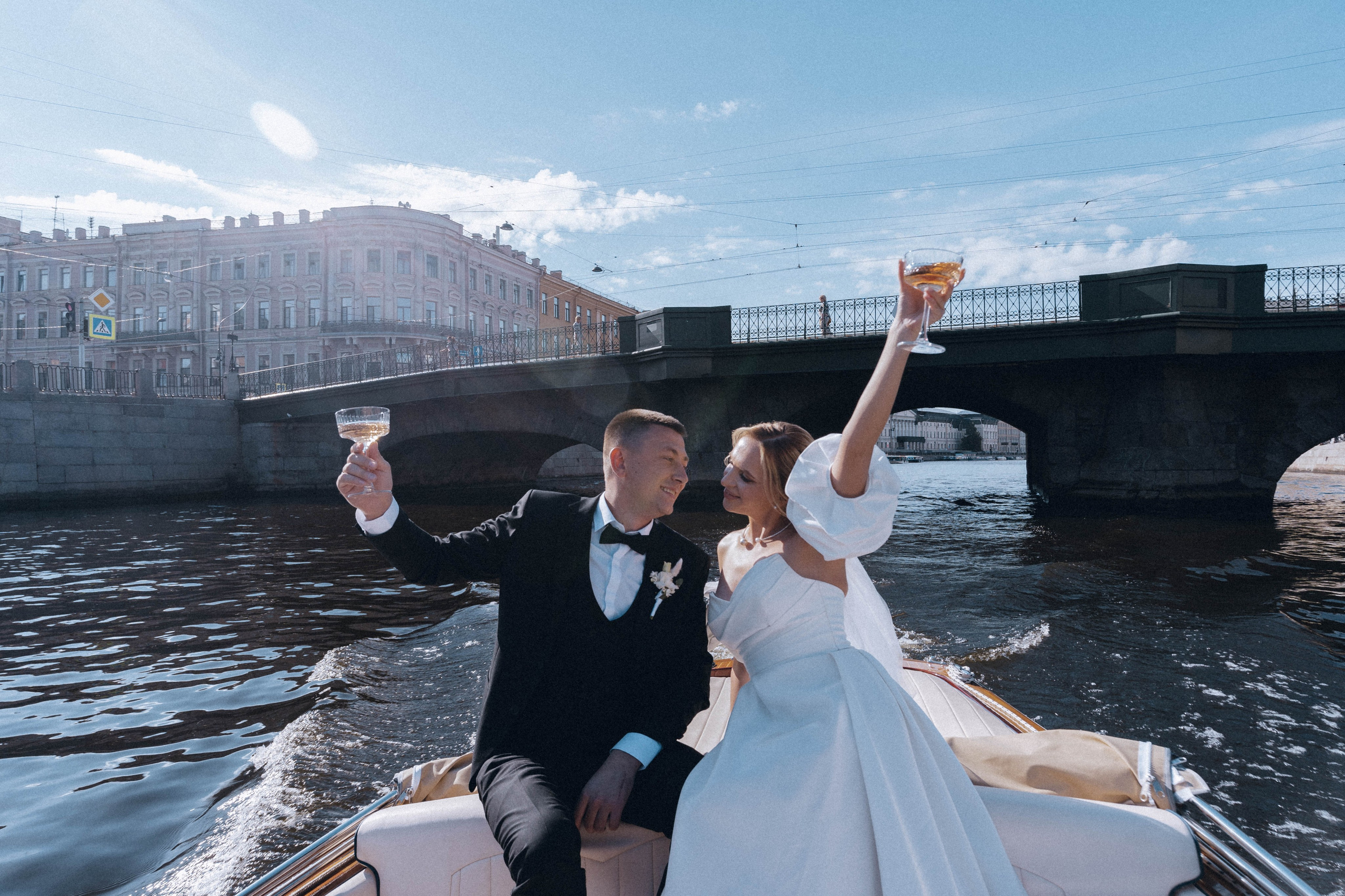 СВАДЕНБНАЯ СЬЕМКА НА КАТЕРЕ ПО КАНАЛАМ САНКТ-ПЕТЕРБУРГА И В АКВАТОРИИ НЕВЫ. Профессиональный фотограф, Санкт-Петербург — Виктория Богомолова