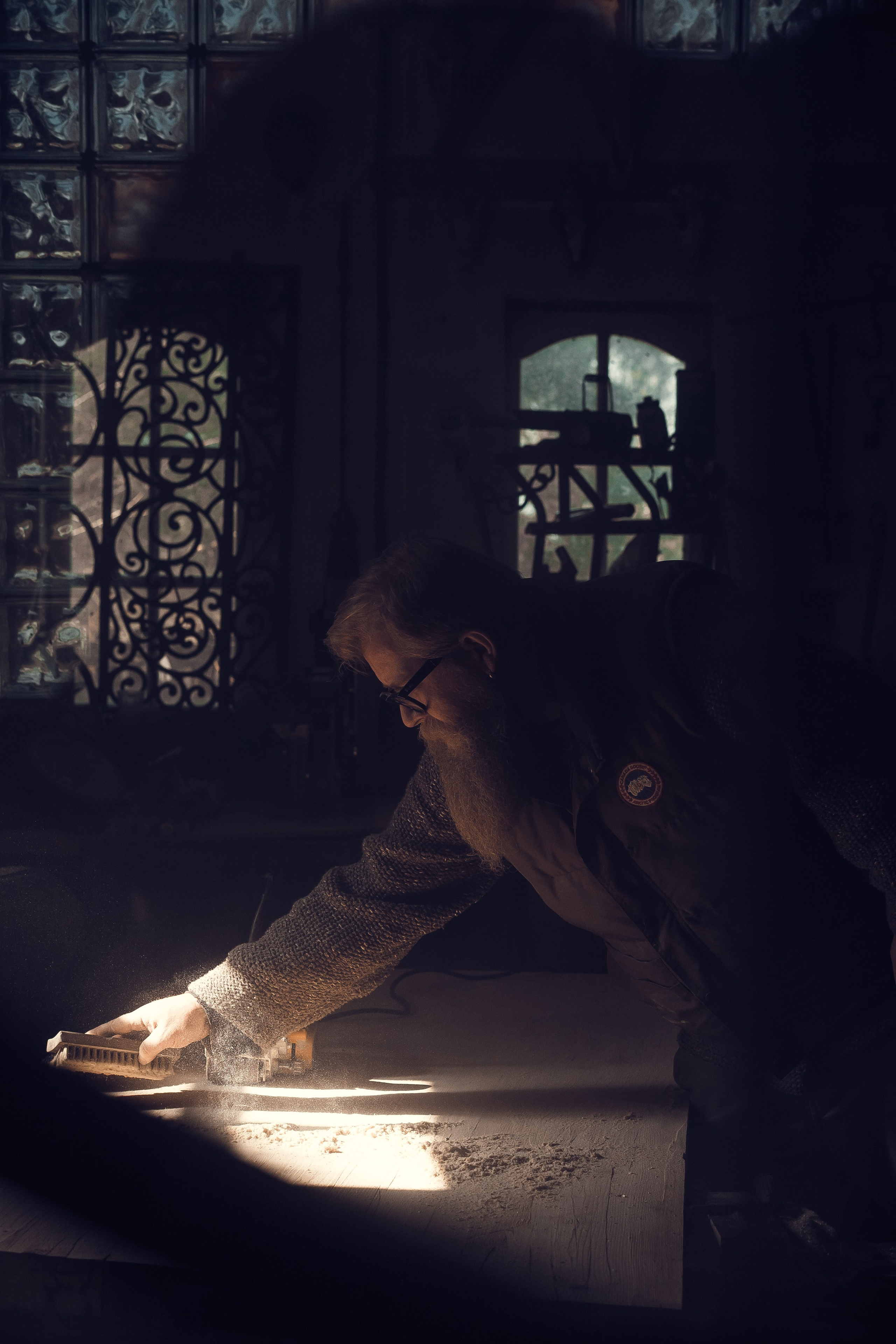 Коля Христолюбов в кузнице 