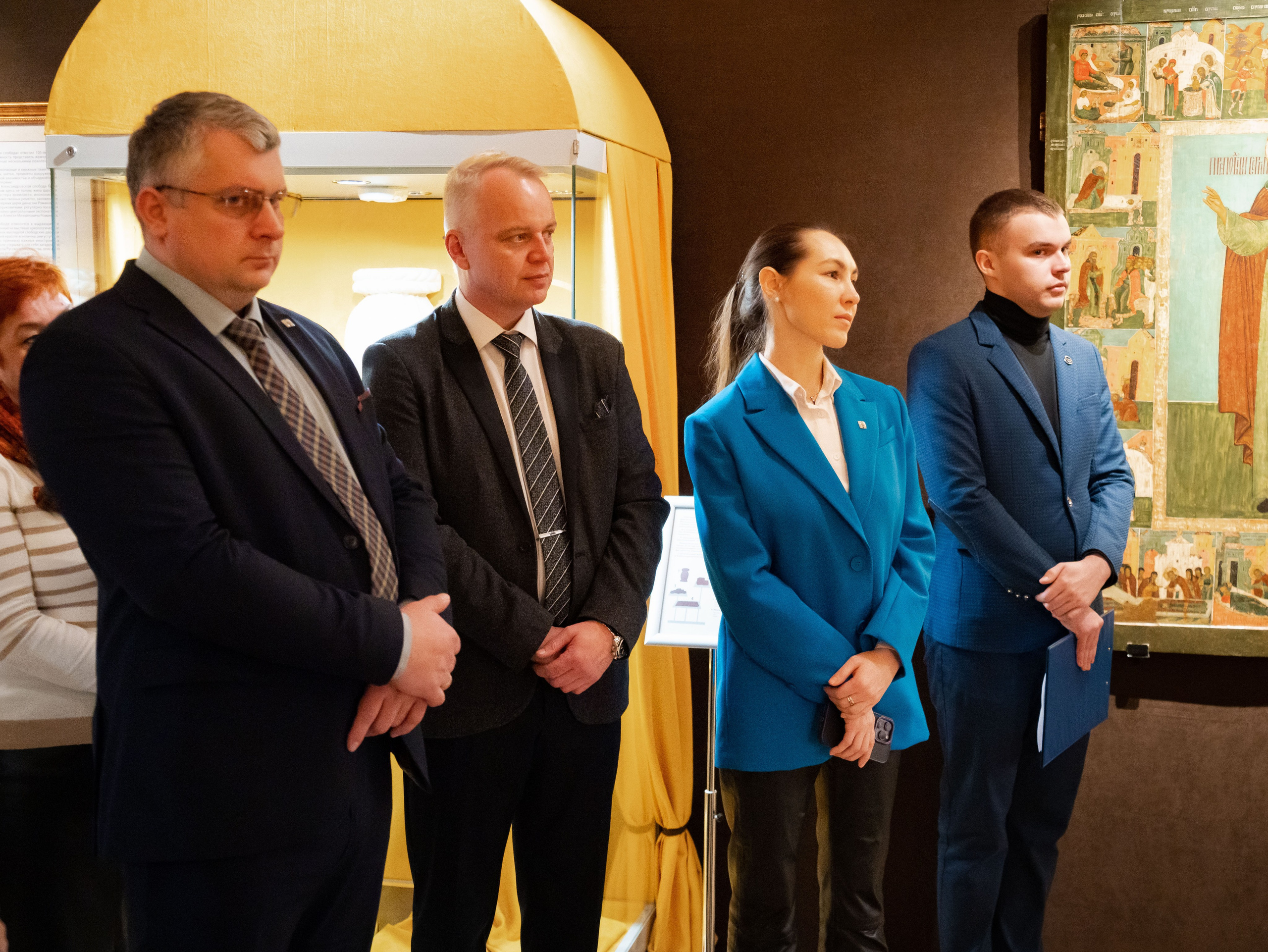 Показ одежды в рамках выставки «105. Лучшее». Фотограф Москва