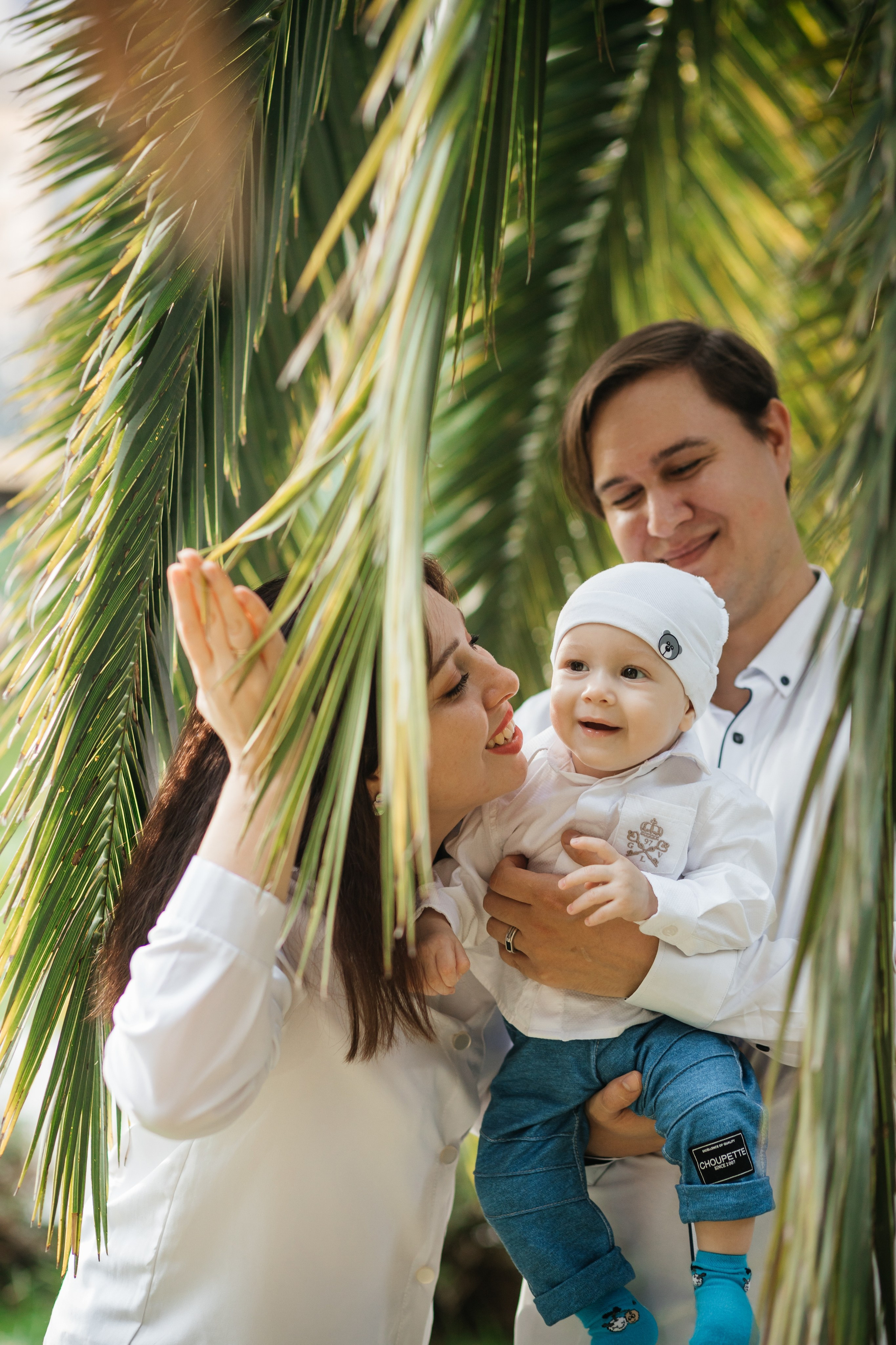 Алексей и Нарине с малышом. Фотограф в Сочи. Свадебная видеосъемка Сочи