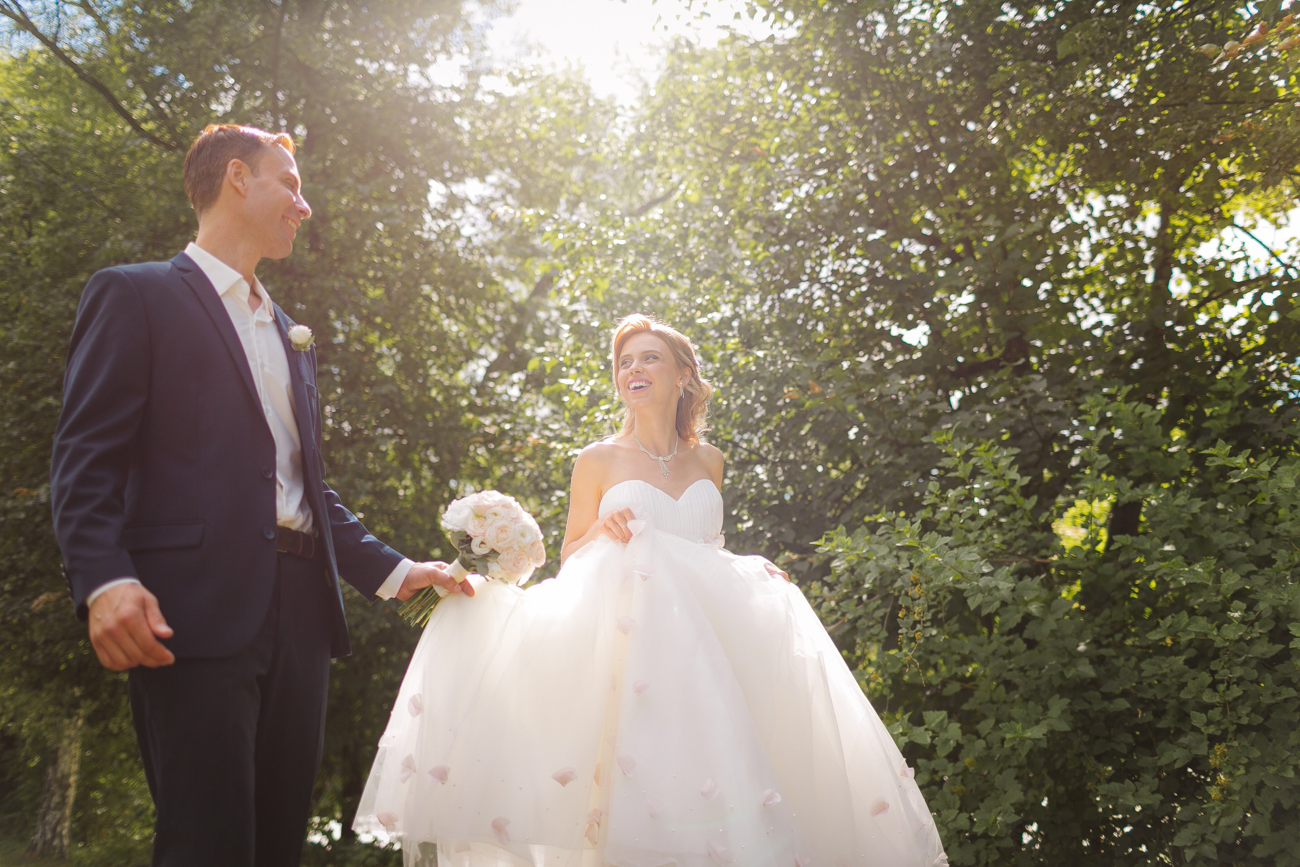 Свадебная прогулка в Ярославле. Свадебный и репортажный фотограф в Ярославле и Санкт-Петербурге Роман Микрюков