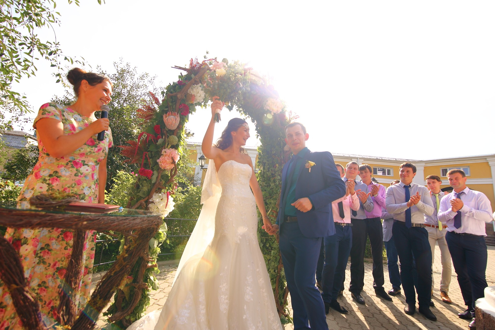 Выездная регистрация в красивом месте в Ярославле. Свадебный и репортажный фотограф в Ярославле и Санкт-Петербурге Роман Микрюков