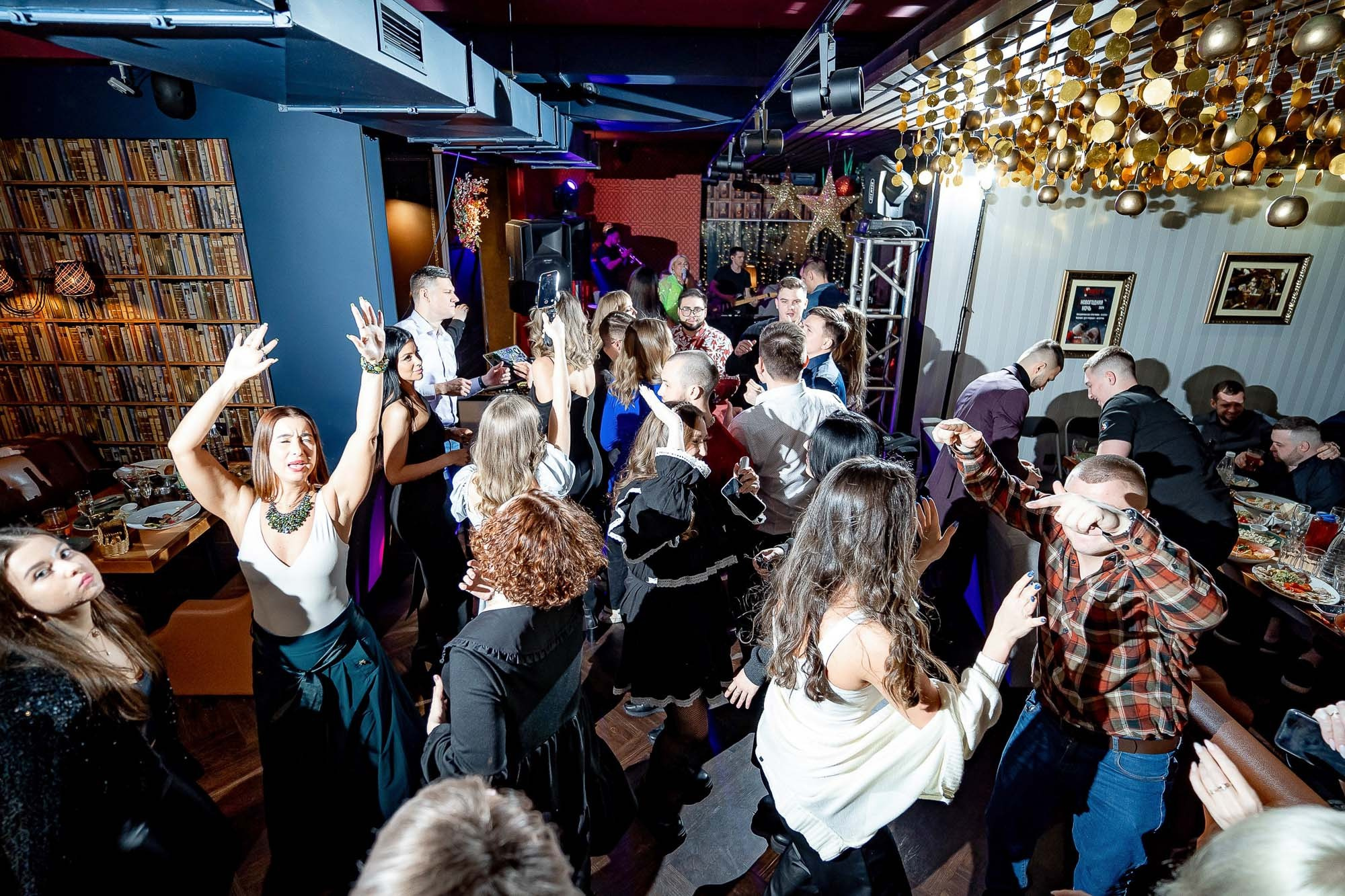 Новый год 2024 в Peoples. Сергей Кошкин. Репортажная и ивент-фотография в Сургуте